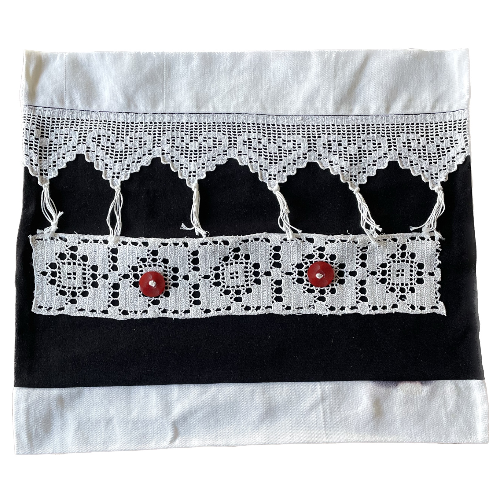 Zwart katoenen kussenhoes met haakwerk