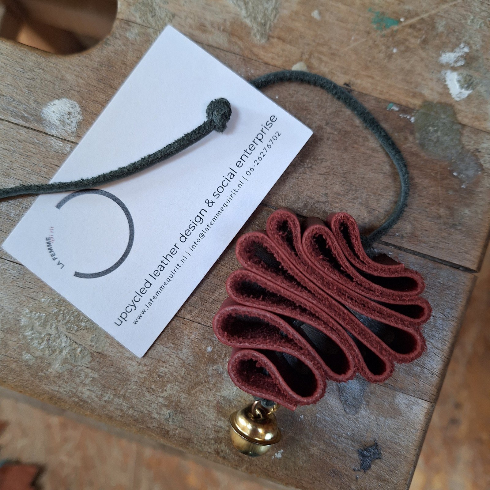 Bell Christmas Ornament - 55007.jpeg Bell Kerst Ornament van leer