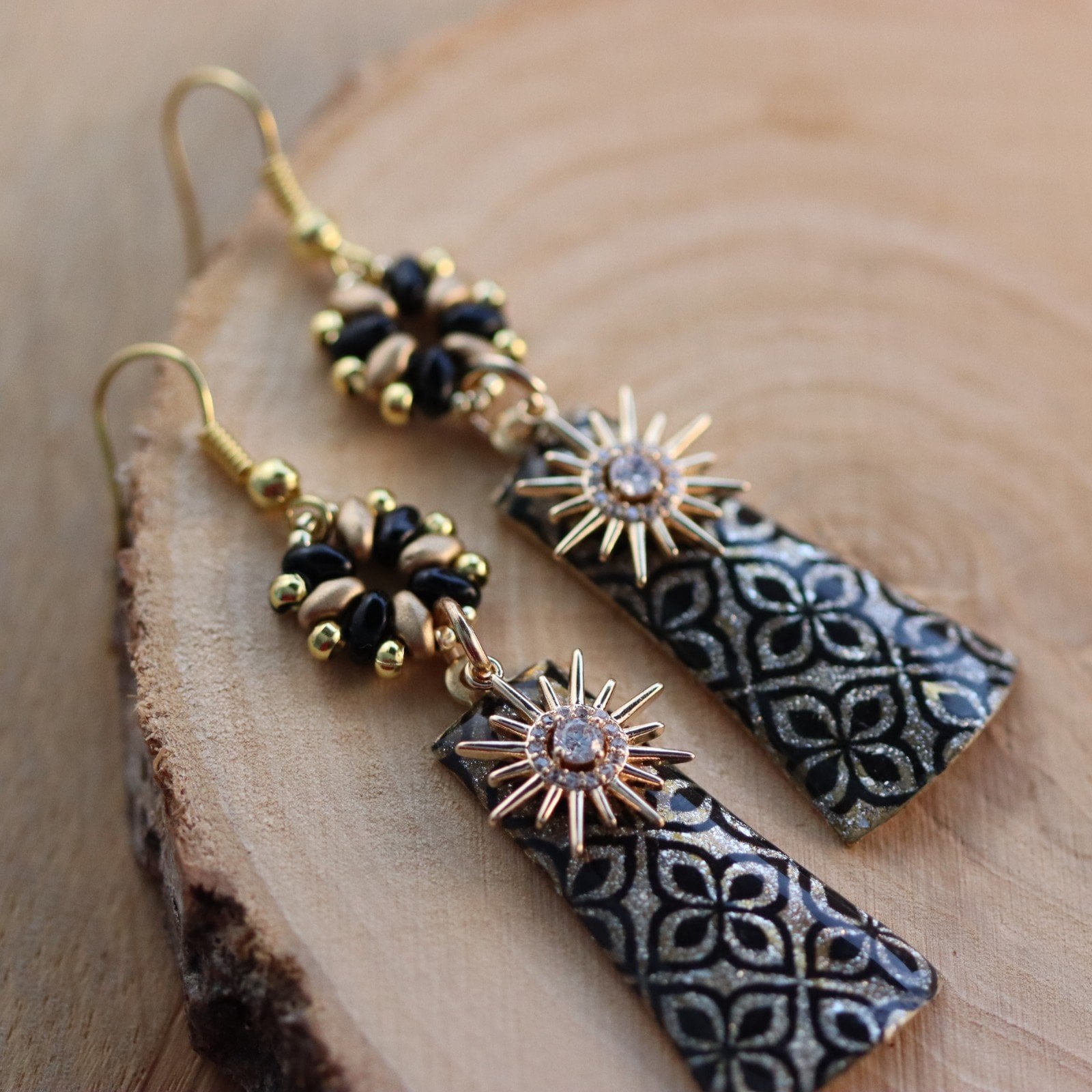 Elegante klassieke oorbellen in zwart en goud voor haar. cocktailparty mode! - 56492.jpeg Lange elegante oorbellen in klassiek zwart en goud. cocktailparty mode!