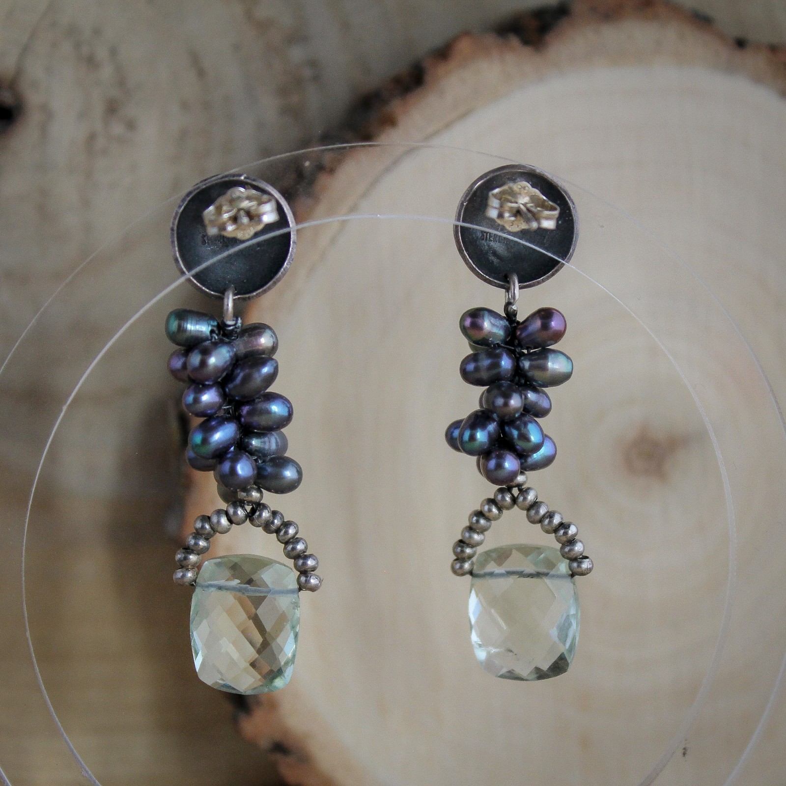 Oorbellen van zoetwater parel en prasioliet edelsteen voor de kleurminnende bruid | moeder van de bruid