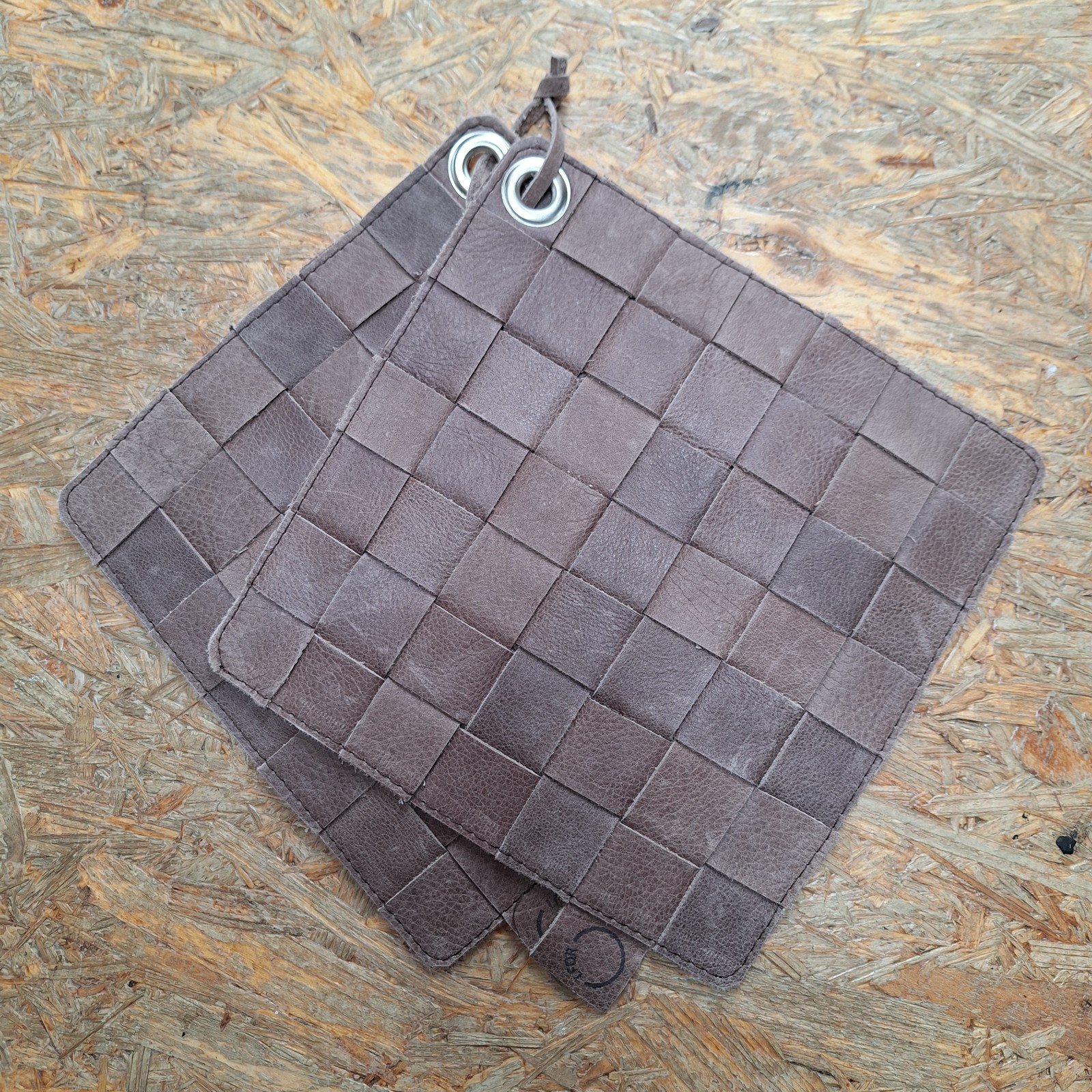 Pannen Lappen - 55636.jpeg Leren pannenlappen limited edition