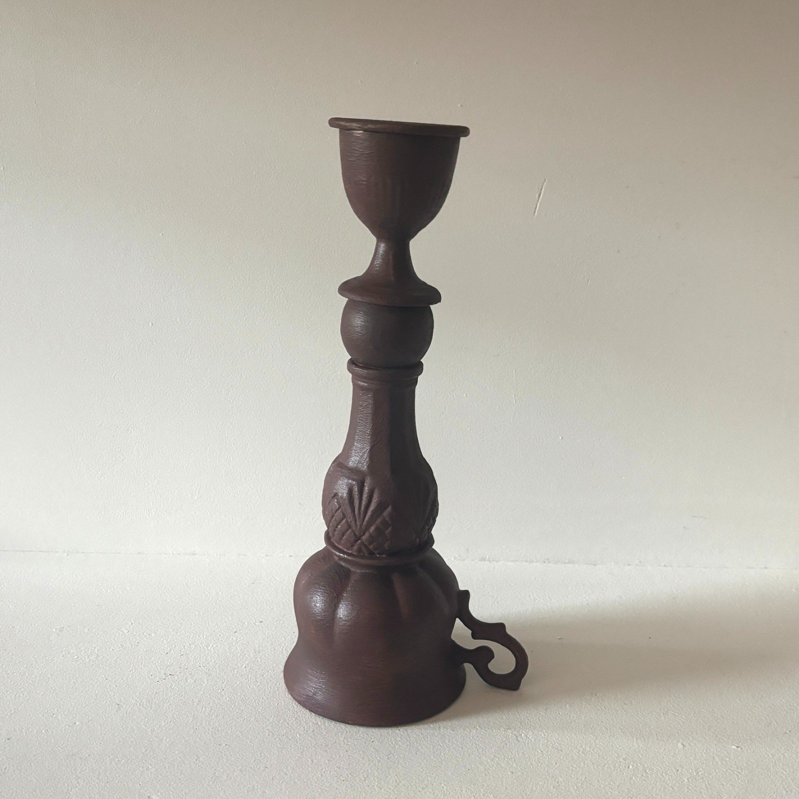 Stoere kandelaar in Bordeauxrood - 55974.jpeg Stoere kandelaar in Bordeauxrood