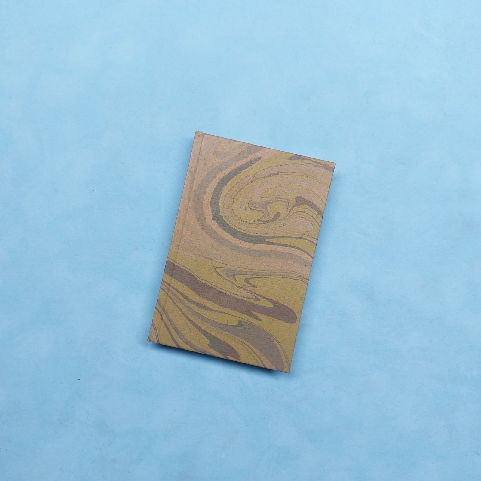 Klein blanco notitieboekje met Amsterdams Marmer, “Lente” (olijfgroen) - 61990.jpeg Klein blanco notitieboekje met Amsterdams Marmer, “Lente” (olijfgroen)