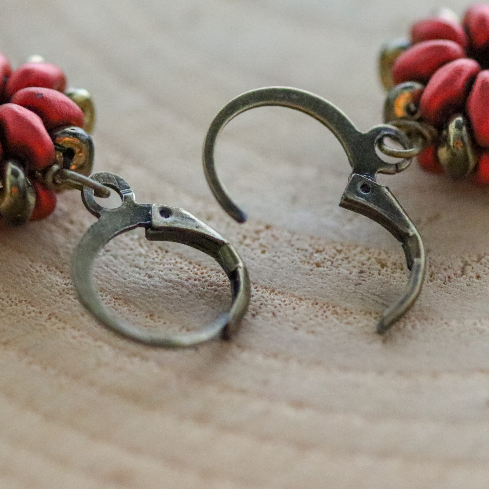 antiek brass hartje oorbel - 62886.jpeg Bronzen hartjes oorbellen voor valentijnsdag