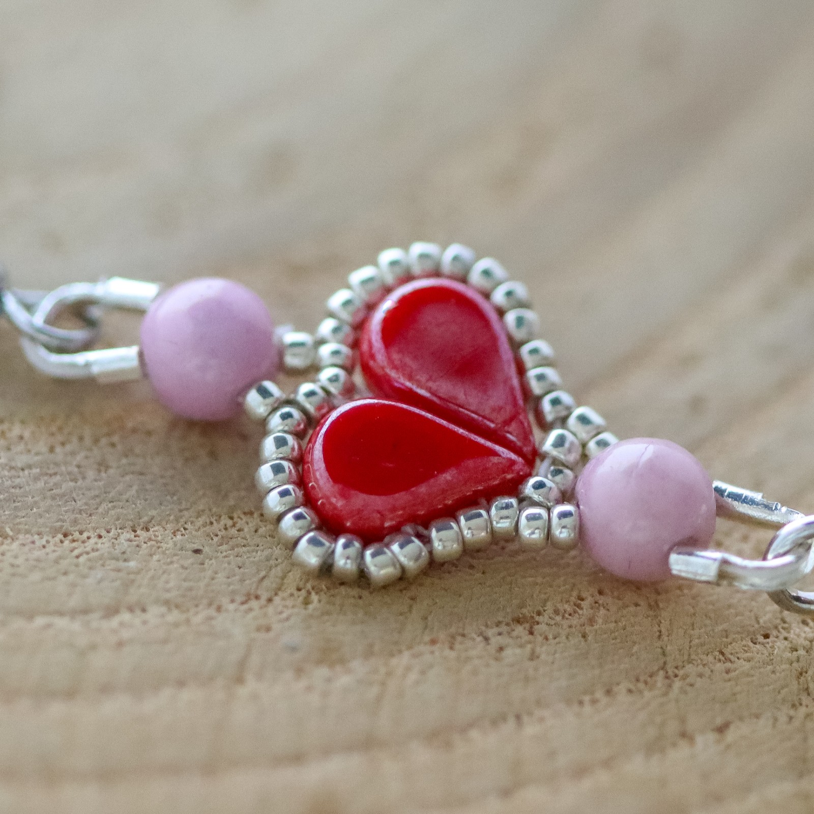 Robot oorbellen met hartjes voor valentijnsdag, een uniek en grappig kado.