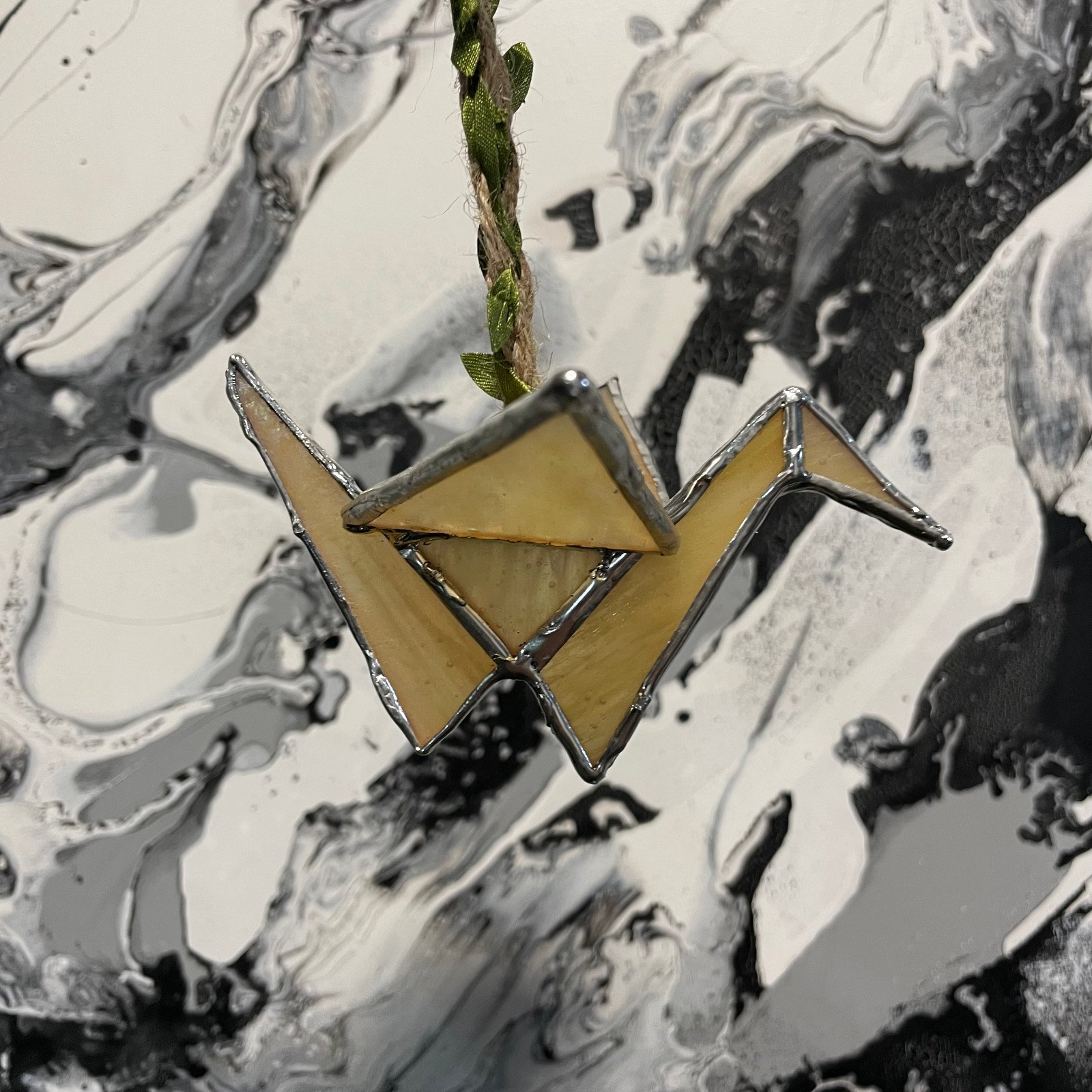 Glas-in-lood zonnevanger: Kraanvogel - oplage van 1000 unieke exemplaren² - 70600.jpeg Glas-in-lood zonnevanger: Kraanvogel - oplage van 1000 unieke exemplaren²