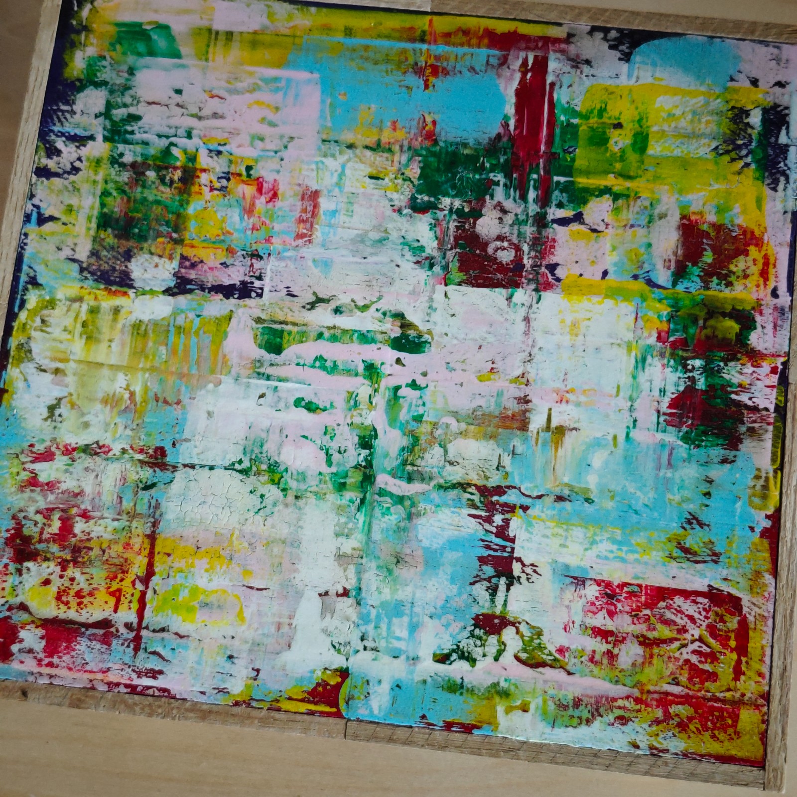 Handgemaakt en beschilderd houten plantentafeltje – uniek decoratief item voor jouw interieur