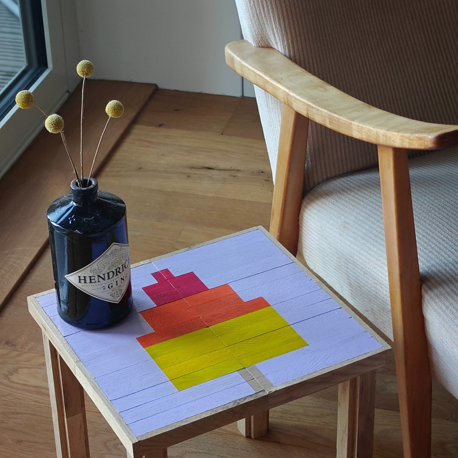 Handgemaakt houten bijzettafeltje met een zomerse look - 69673.jpeg Handgemaakt houten bijzettafeltje met een zomerse look