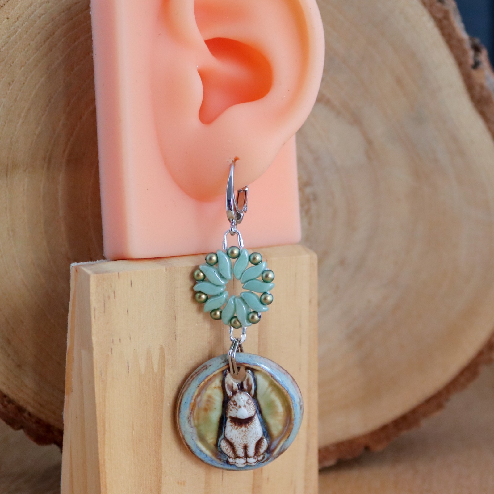 Konijnen oorbellen van keramiek en kralen, Sieraden voor het Voorjaar en Pasen - 68288.jpeg Konijnen oorbellen van keramiek en kralen, Sieraden voor het Voorjaar en Pasen