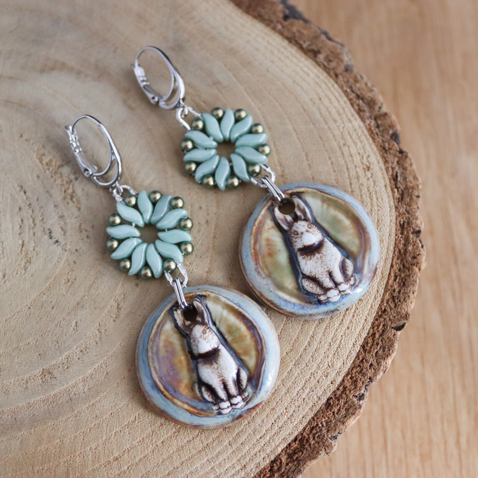 Konijnen oorbellen van keramiek en kralen, Sieraden voor het Voorjaar en Pasen - 68293.jpeg Konijnen oorbellen van keramiek en kralen, Sieraden voor het Voorjaar en Pasen