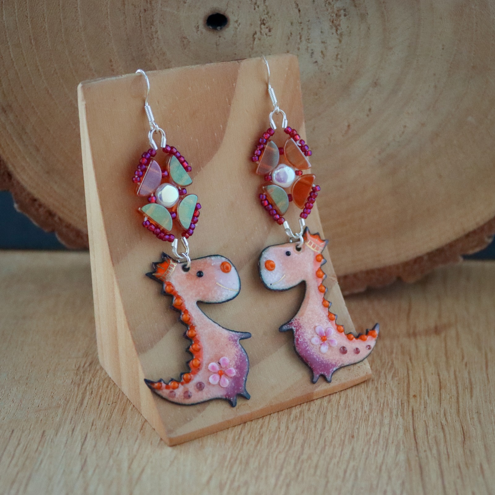 Koningsdag oorbellen met oranje emaille draken en sterling zilver - 70163.jpeg Exclusief & Koninglijk, statement draken oorbellen in oranje emaille en sterling zilver.