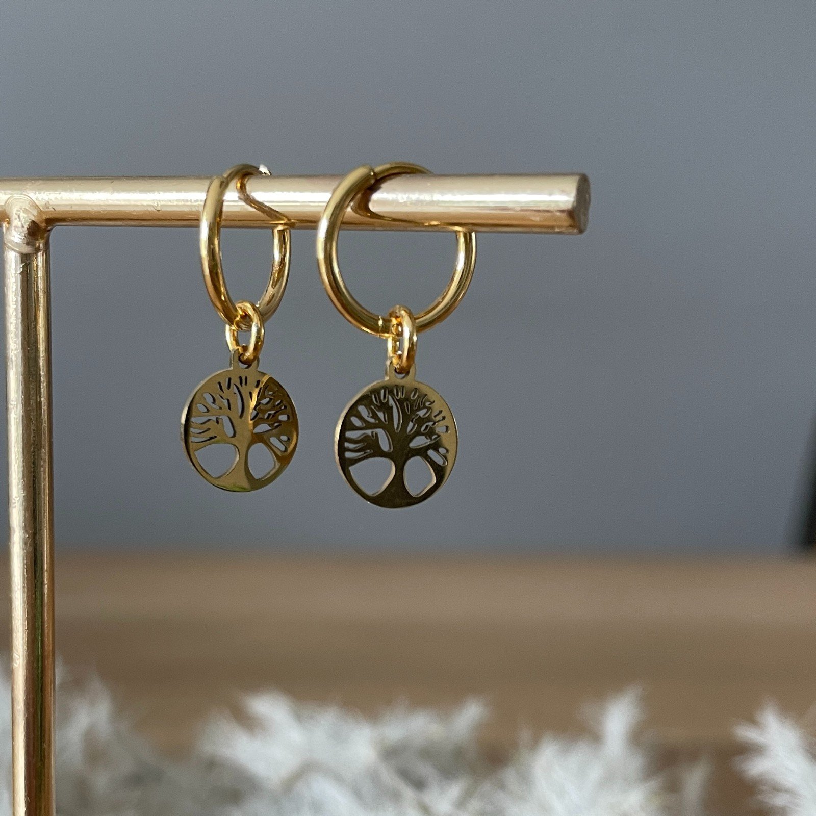 Oorbellen levensboom goud - 69249.jpeg Oorbellen levensboom goud