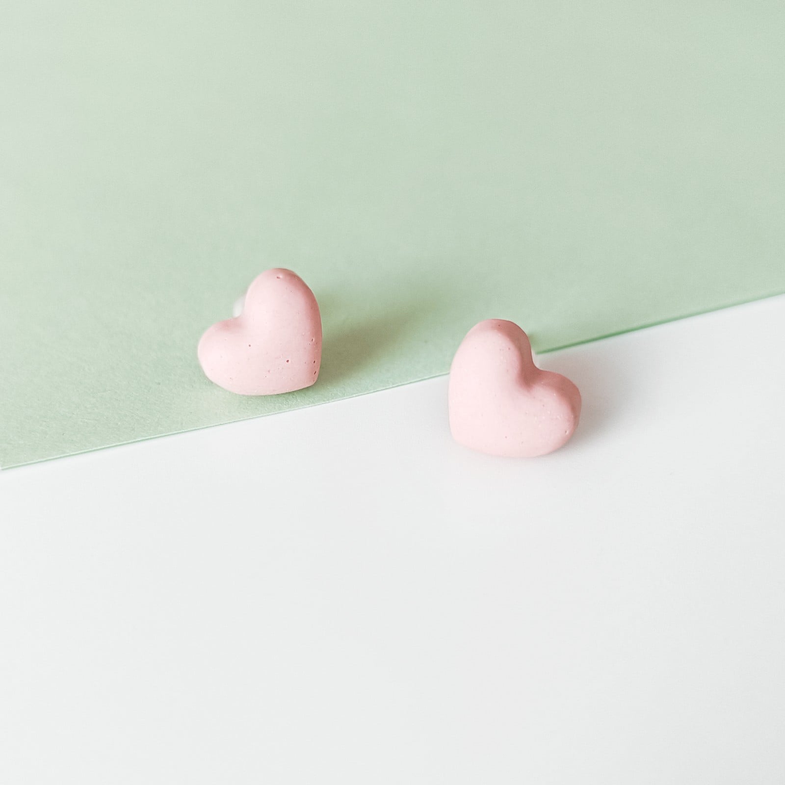 Pastel roze hartjes oorbellen - 69119.jpeg Pastel roze hartjes oorbellen