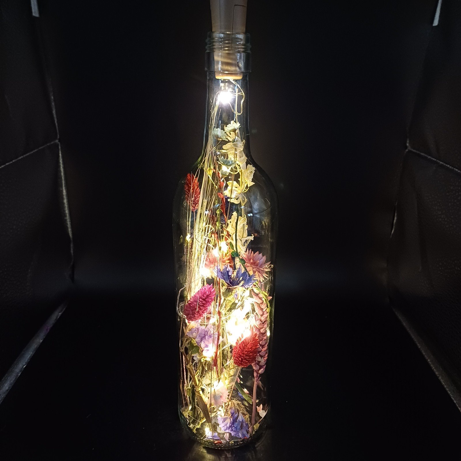Droogbloemen in een magische fles met ledlampjes