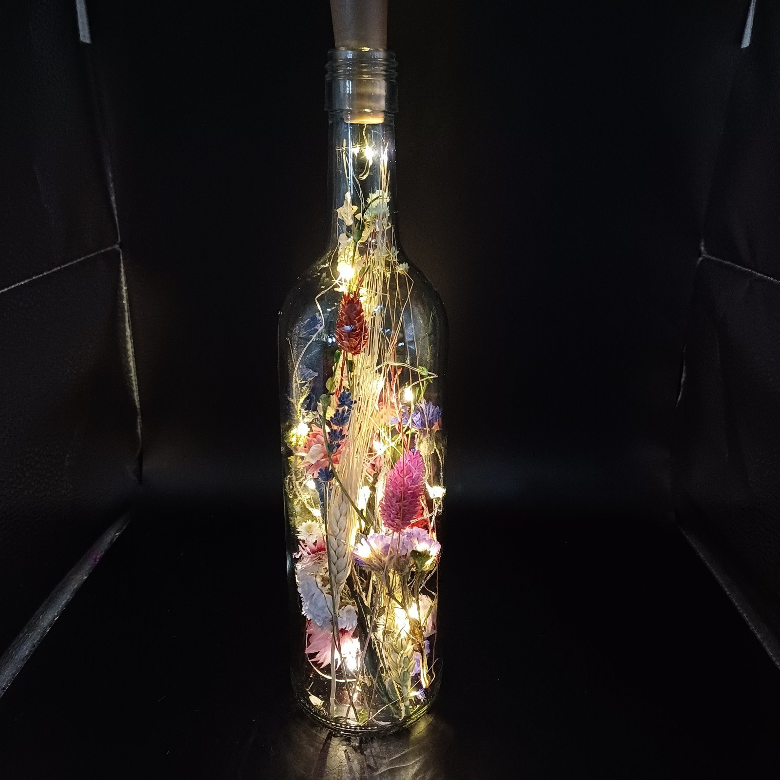 Droogbloemen in een magische fles met ledlampjes