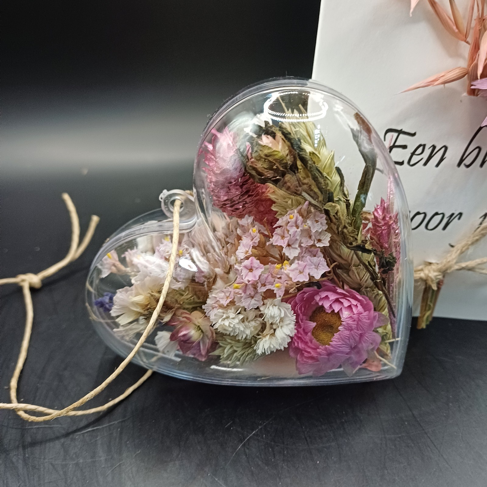 Droogbloemenkaart 'Een bloemetje voor jou' incl. hart met droogbloemen - 74780.jpeg Droogbloemenkaart 'Een bloemetje voor jou' incl. hart met droogbloemen