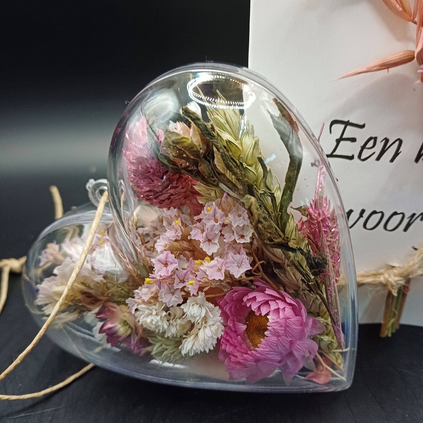 Droogbloemenkaart 'Een bloemetje voor jou' incl. hart met droogbloemen - 74783.jpeg Droogbloemenkaart 'Een bloemetje voor jou' incl. hart met droogbloemen