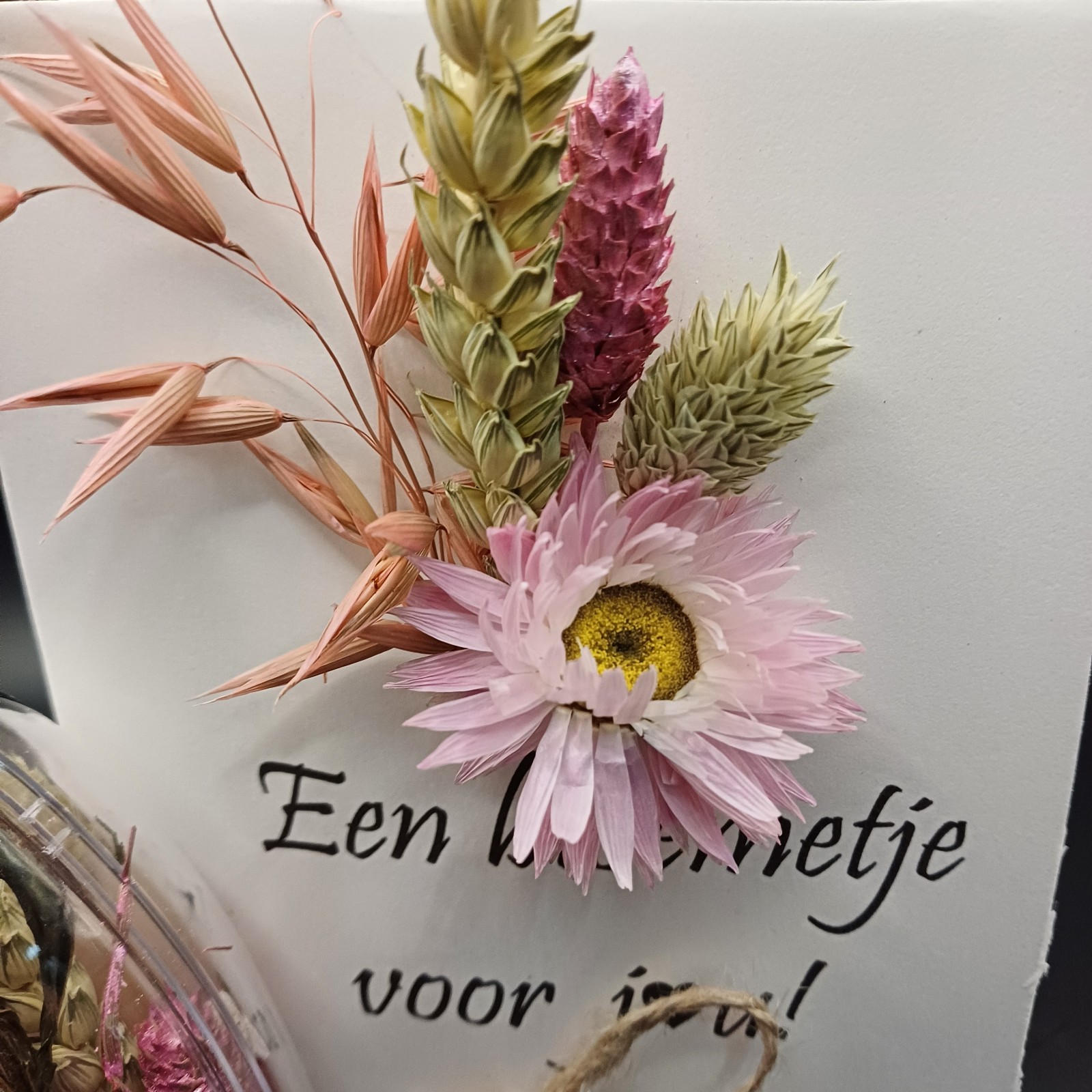 Droogbloemenkaart 'Een bloemetje voor jou' incl. hart met droogbloemen - 74786.jpeg Droogbloemenkaart 'Een bloemetje voor jou' incl. hart met droogbloemen