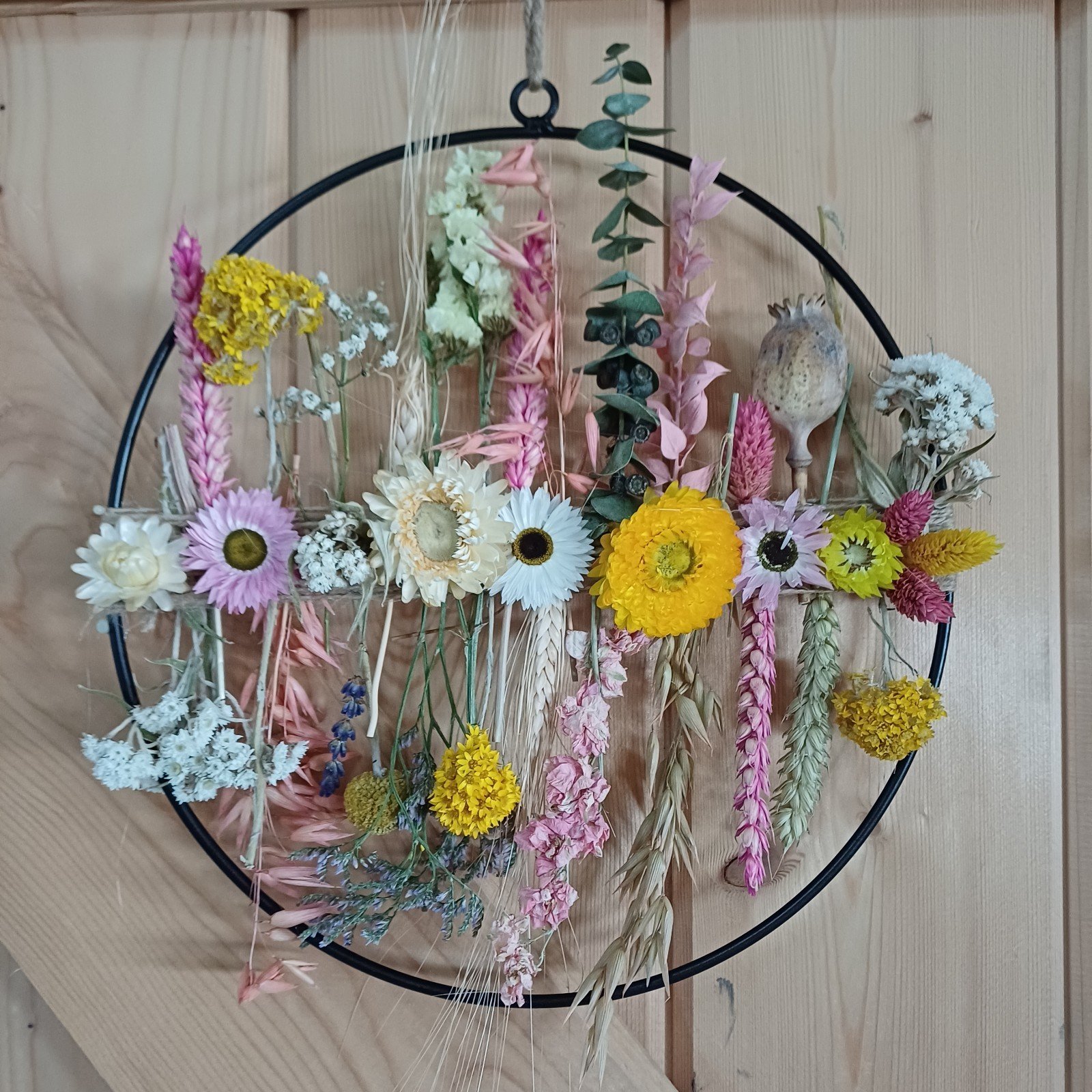 Flowerpowerring met fleurige droogbloemen