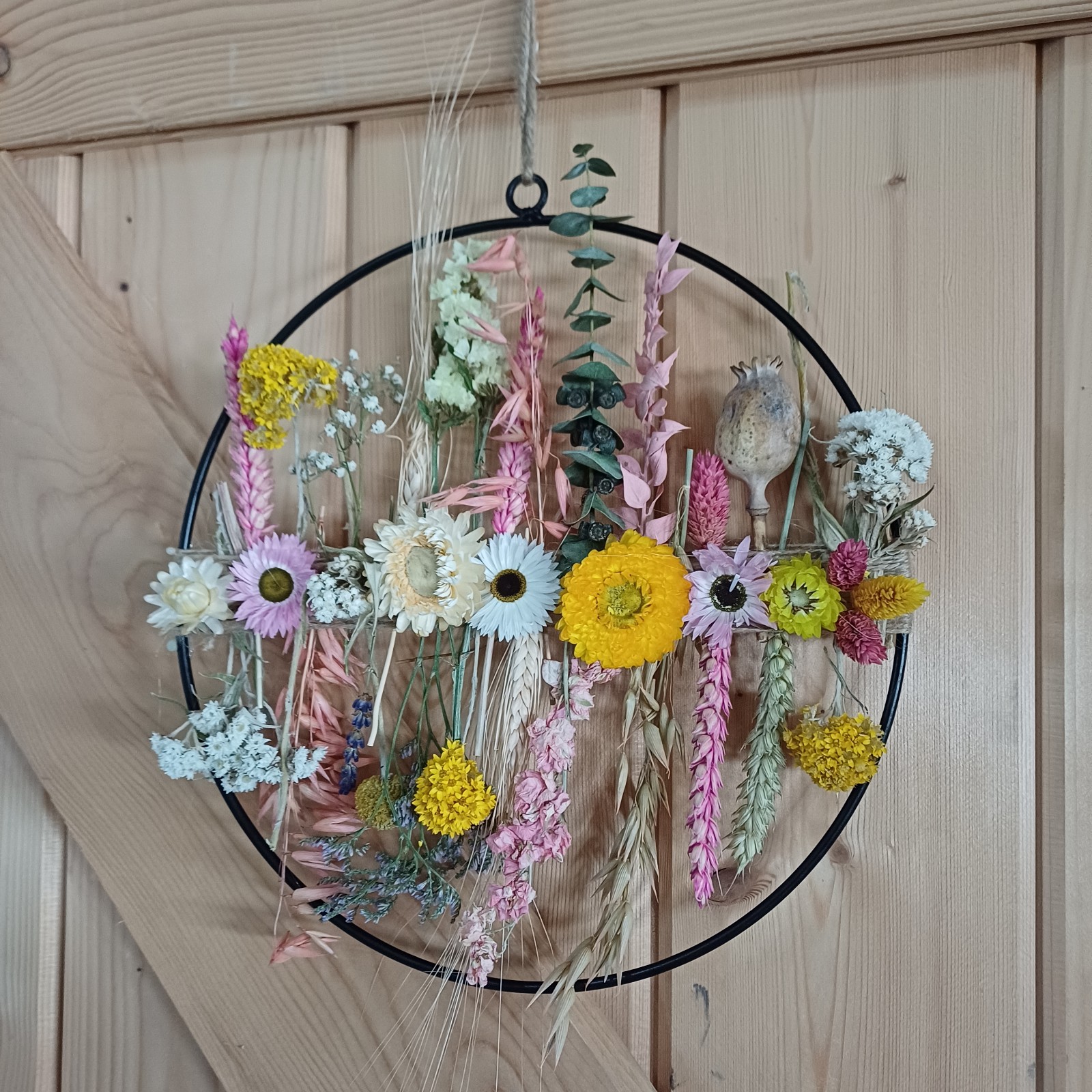 Flowerpowerring met fleurige droogbloemen