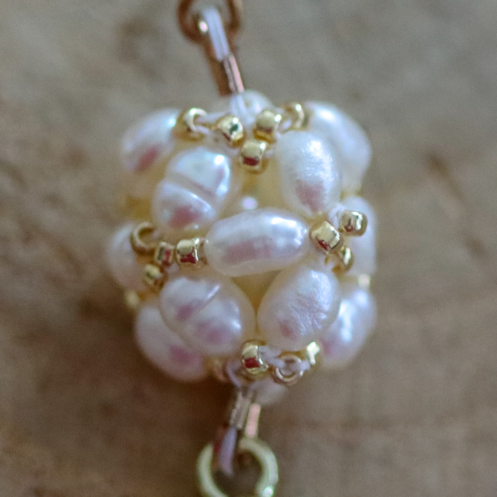 Handgemaakte Oorbellen met Vermeer’s Meisje met de Parel – Zoetwaterparel - 70743.jpeg Handgemaakte Oorbellen met Vermeer’s Meisje met de Parel – Zoetwaterparel