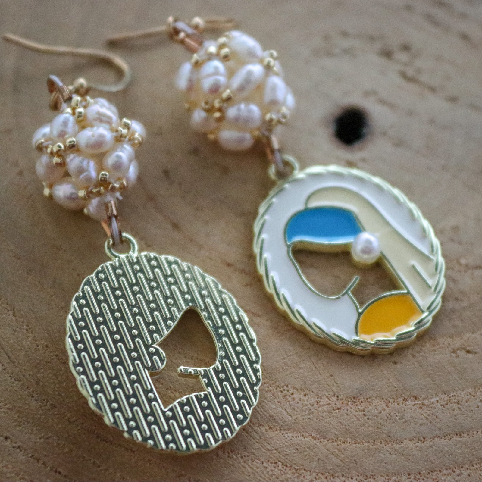 Handgemaakte Oorbellen met Vermeer’s Meisje met de Parel – Zoetwaterparel - 70748.jpeg Handgemaakte Oorbellen met Vermeer’s Meisje met de Parel – Zoetwaterparel