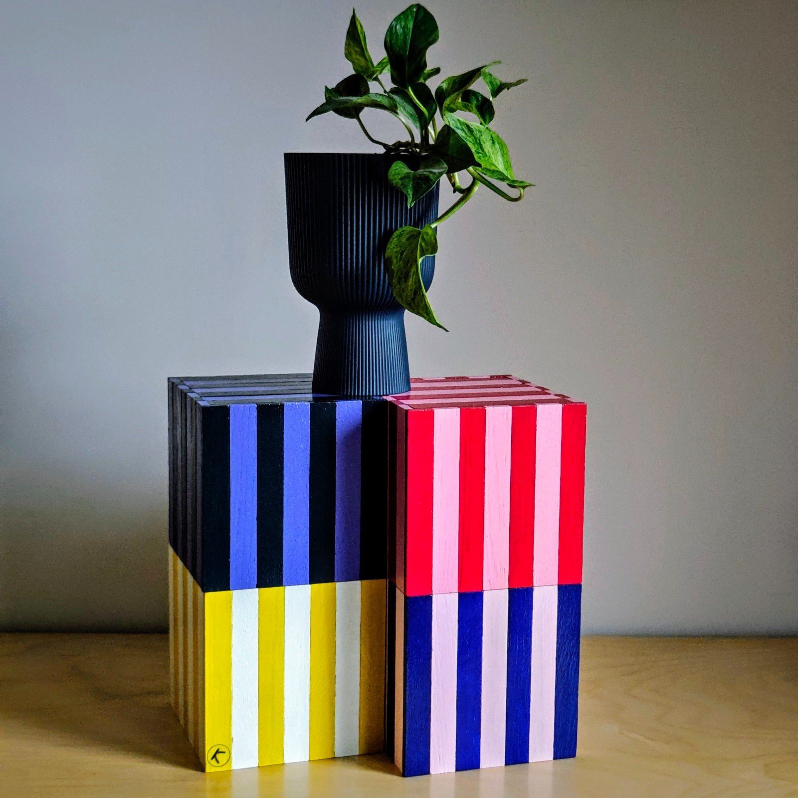 Kleurrijke handgemaakte houten blokken