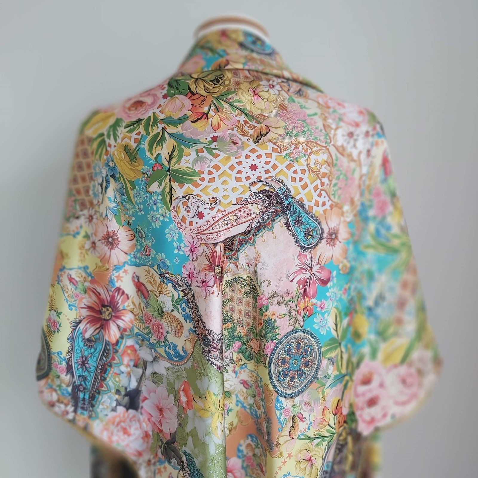 Satijnen 3-hoek sjaal met band (roze, turquoise | paisley, bloemen)