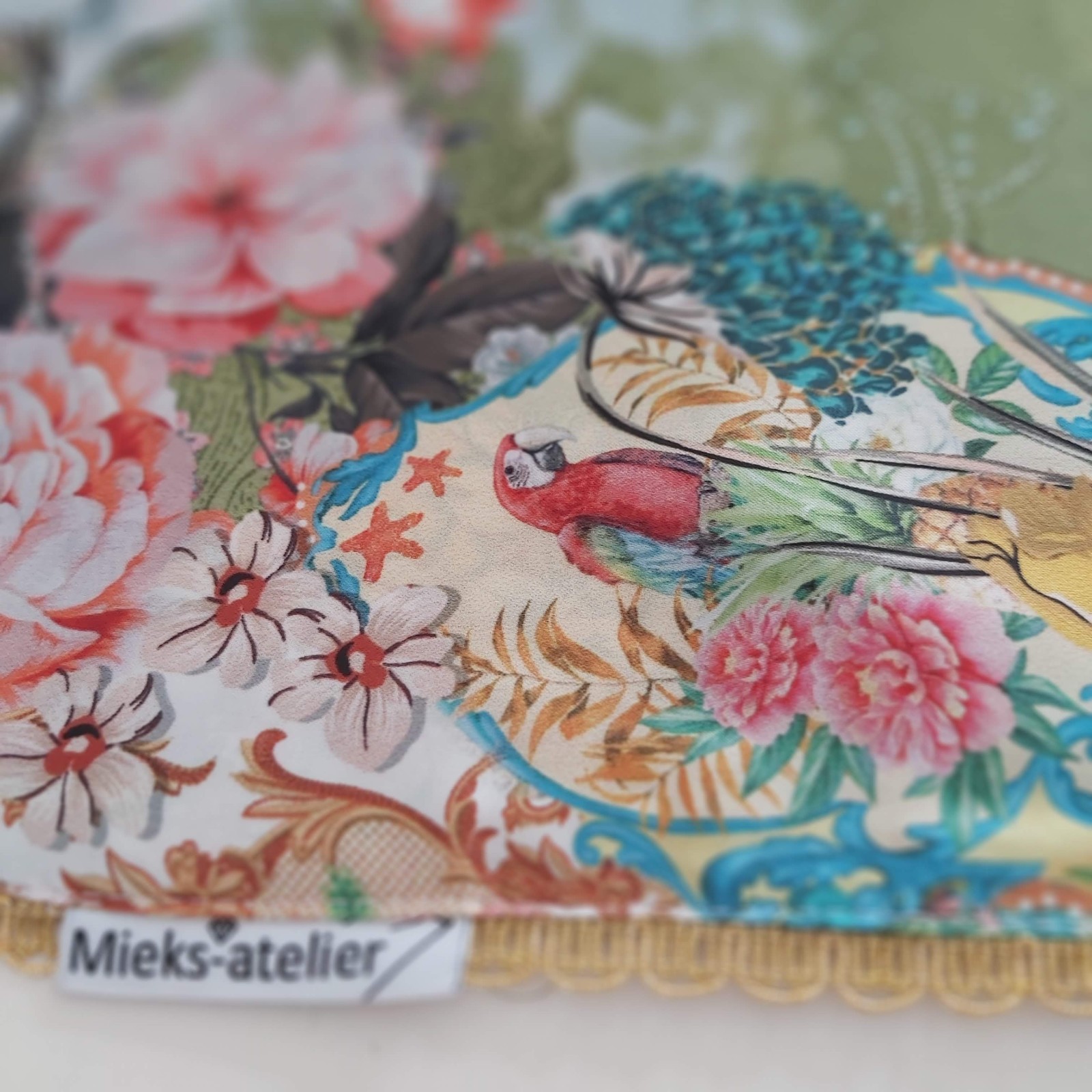 Satijnen 3-hoek sjaal met band (roze, turquoise | paisley, bloemen)