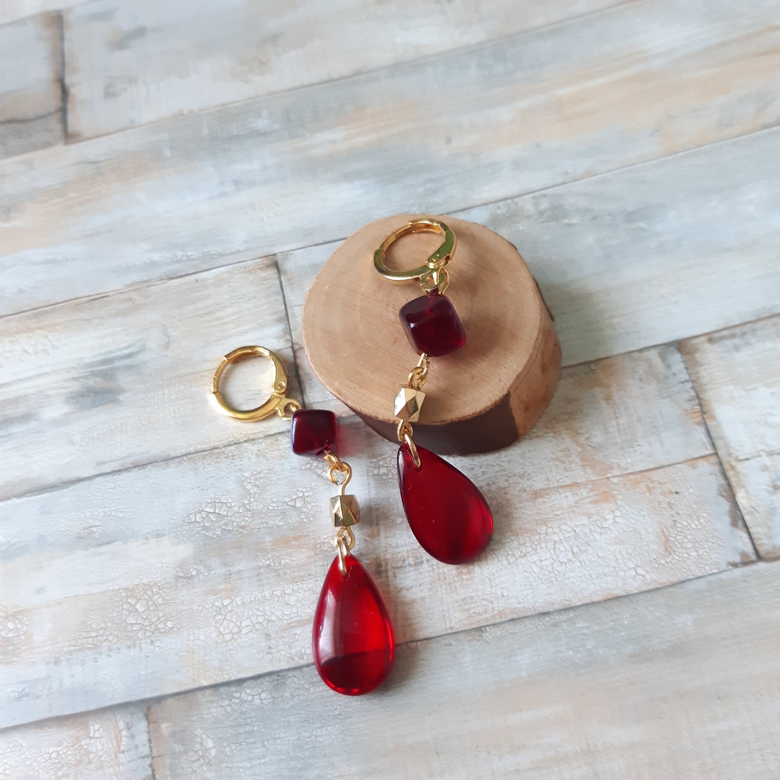 Unieke Rode oorbellen: Handgemaakt met glazen kralen