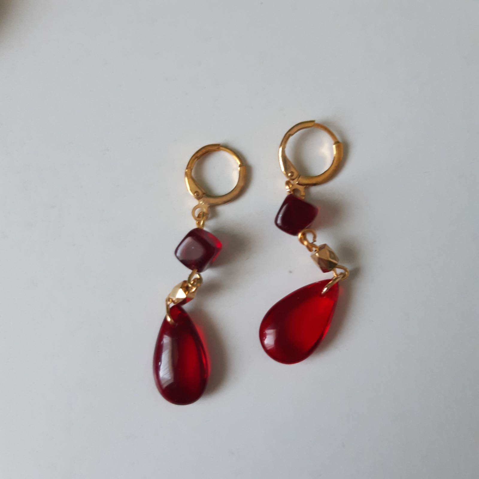 Unieke Rode oorbellen: Handgemaakt met glazen kralen