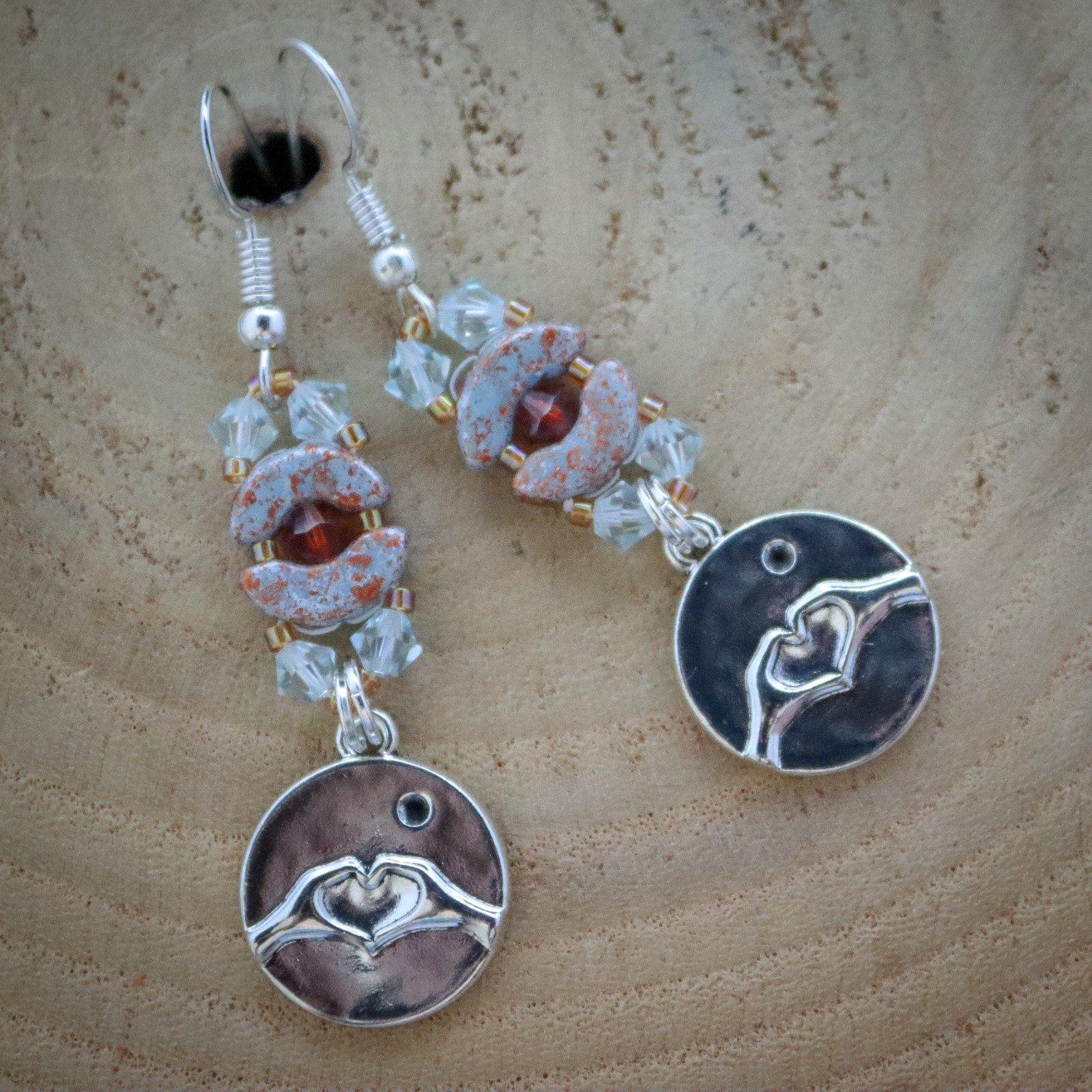 Verbonden Hart, Oorbellen met betekenis en sprankelende kralen - 73723.jpeg Verbonden Hart, Oorbellen met betekenis en sprankelende kralen