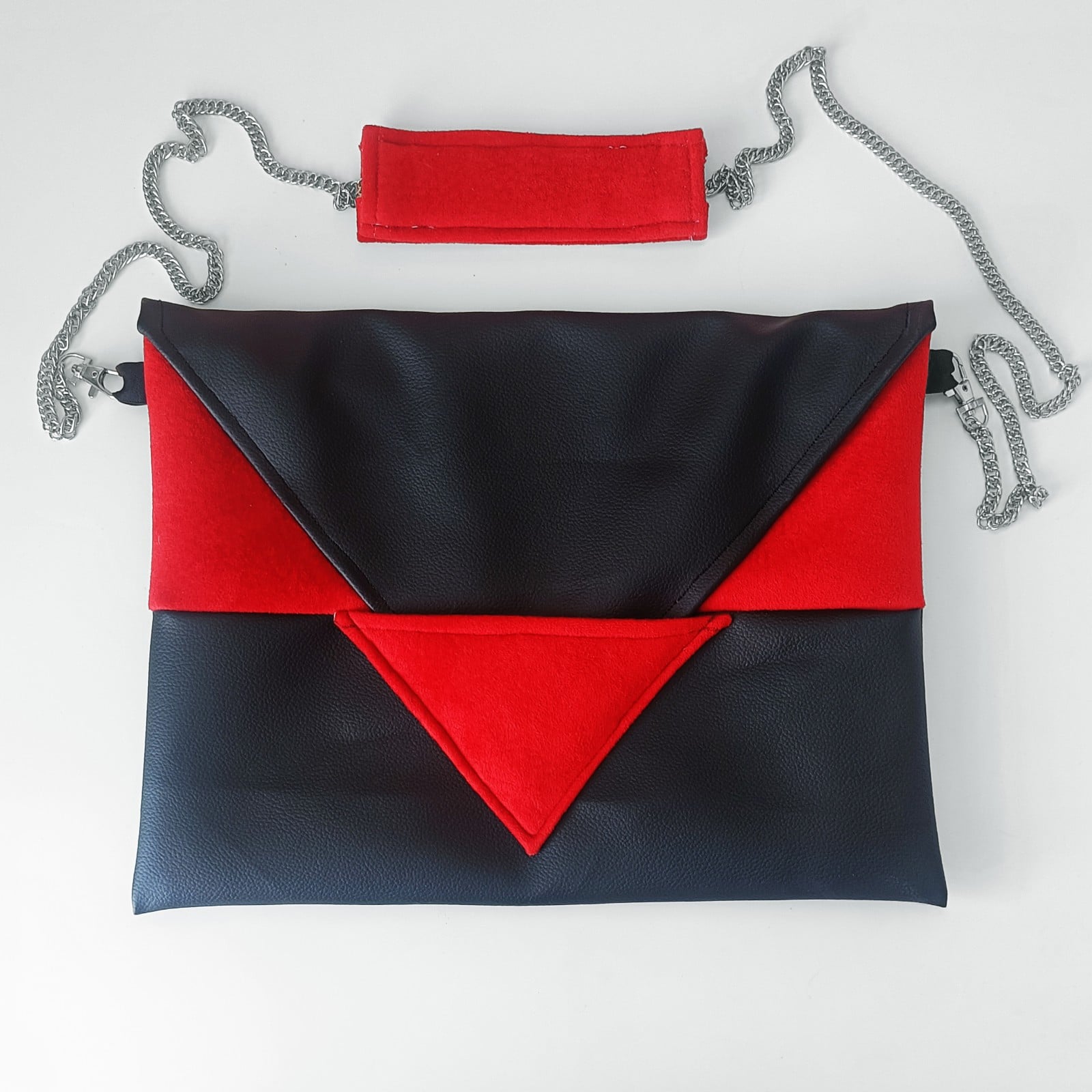 Rood met zwarte enveloppe handtas