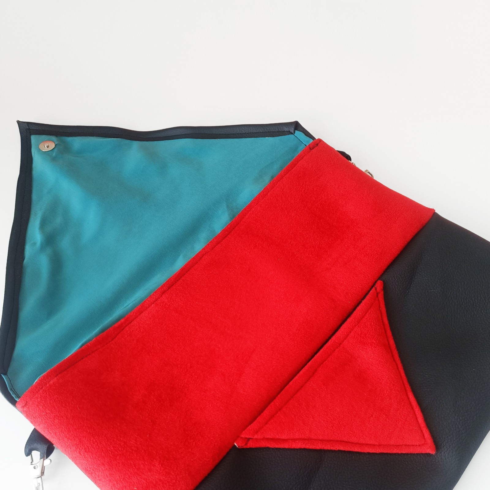 Rood met zwarte enveloppe handtas