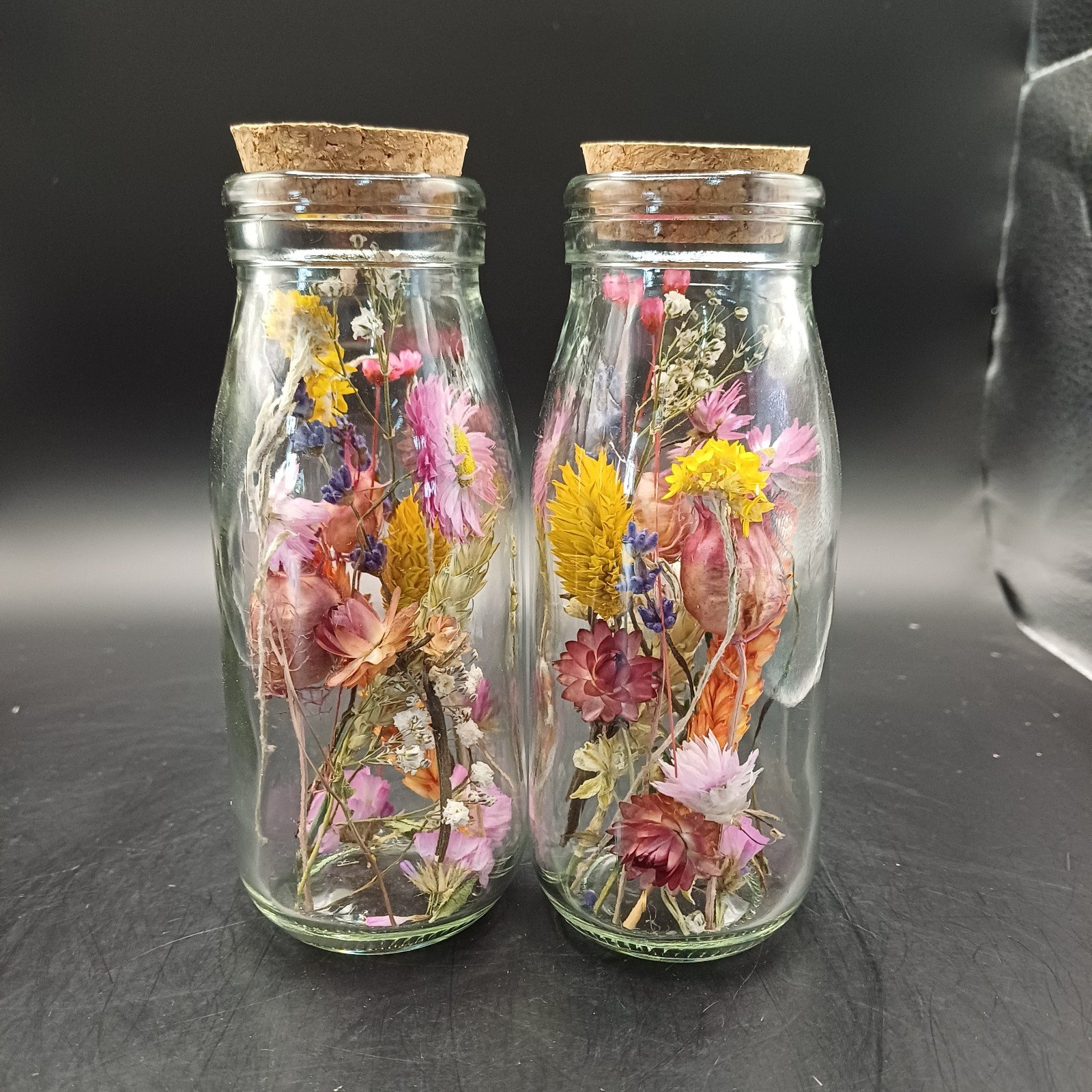 Fleurige droogbloemetjes in een set van 2 flesjes - 84334 Fleurige droogbloemetjes in een set van 2 flesjes