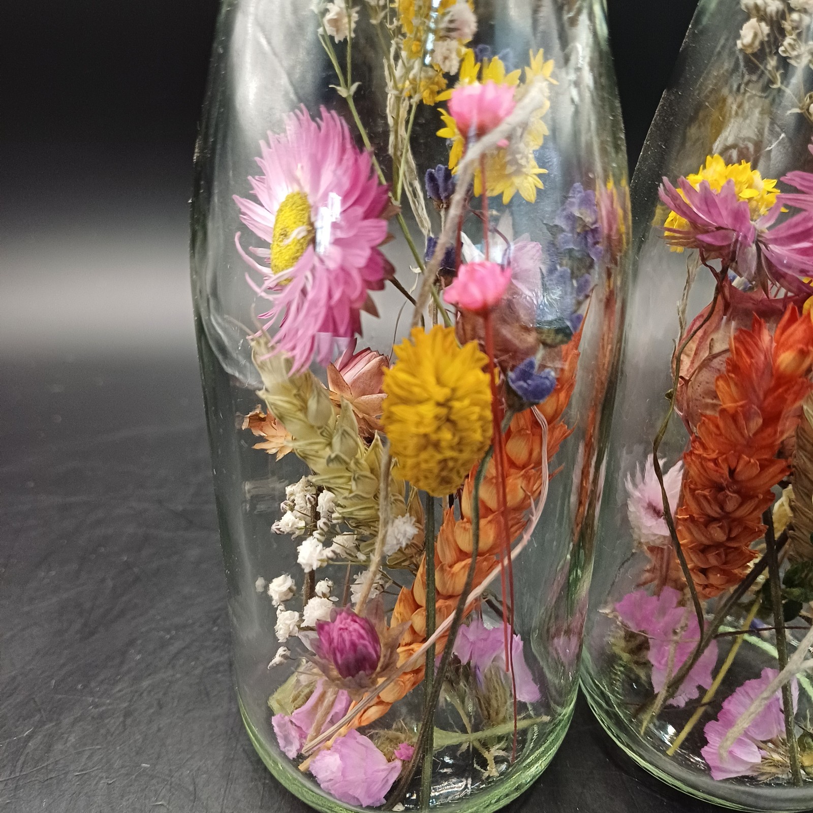 Fleurige droogbloemetjes in een set van 2 flesjes - 84338 Fleurige droogbloemetjes in een set van 2 flesjes