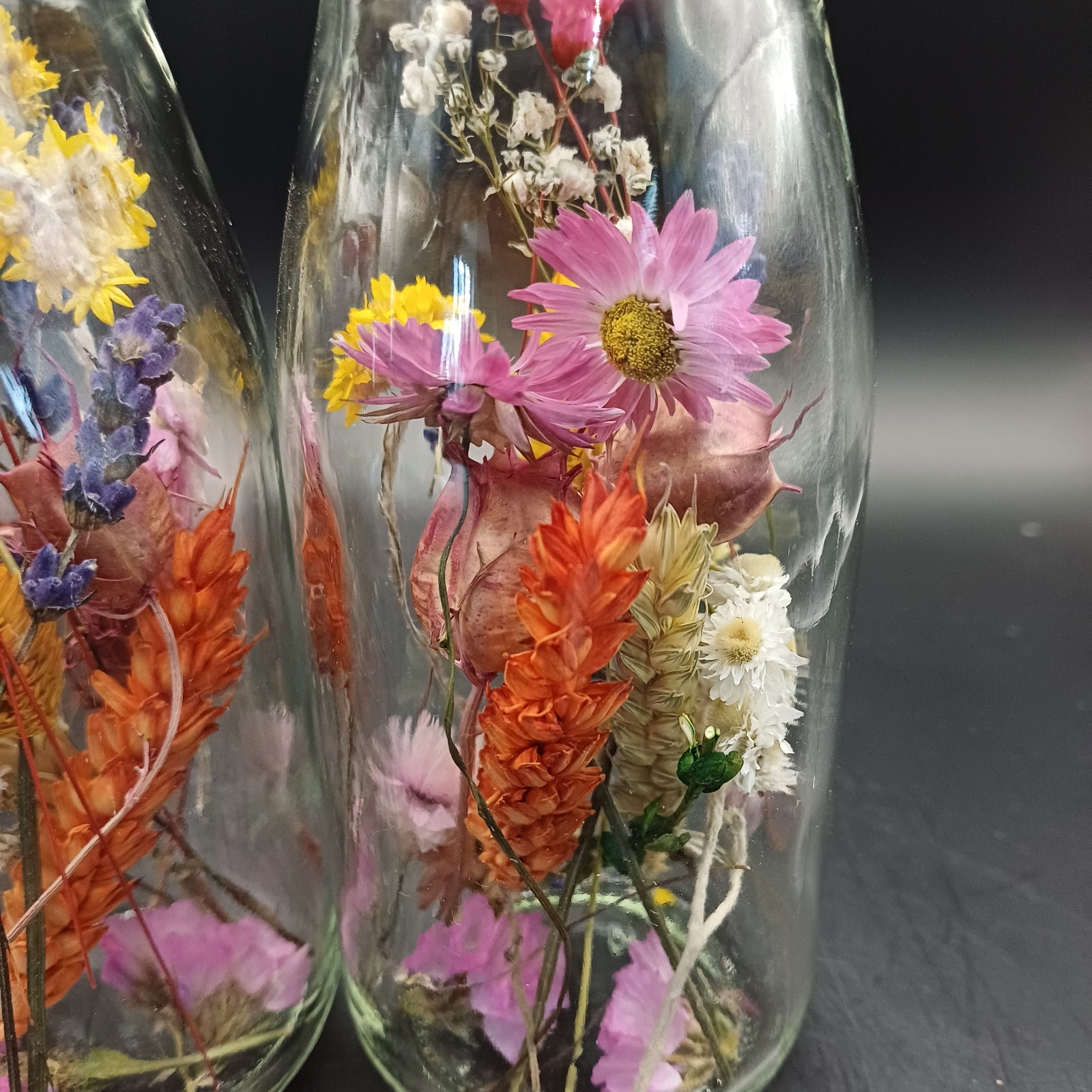 Fleurige droogbloemetjes in een set van 2 flesjes - 84339 Fleurige droogbloemetjes in een set van 2 flesjes