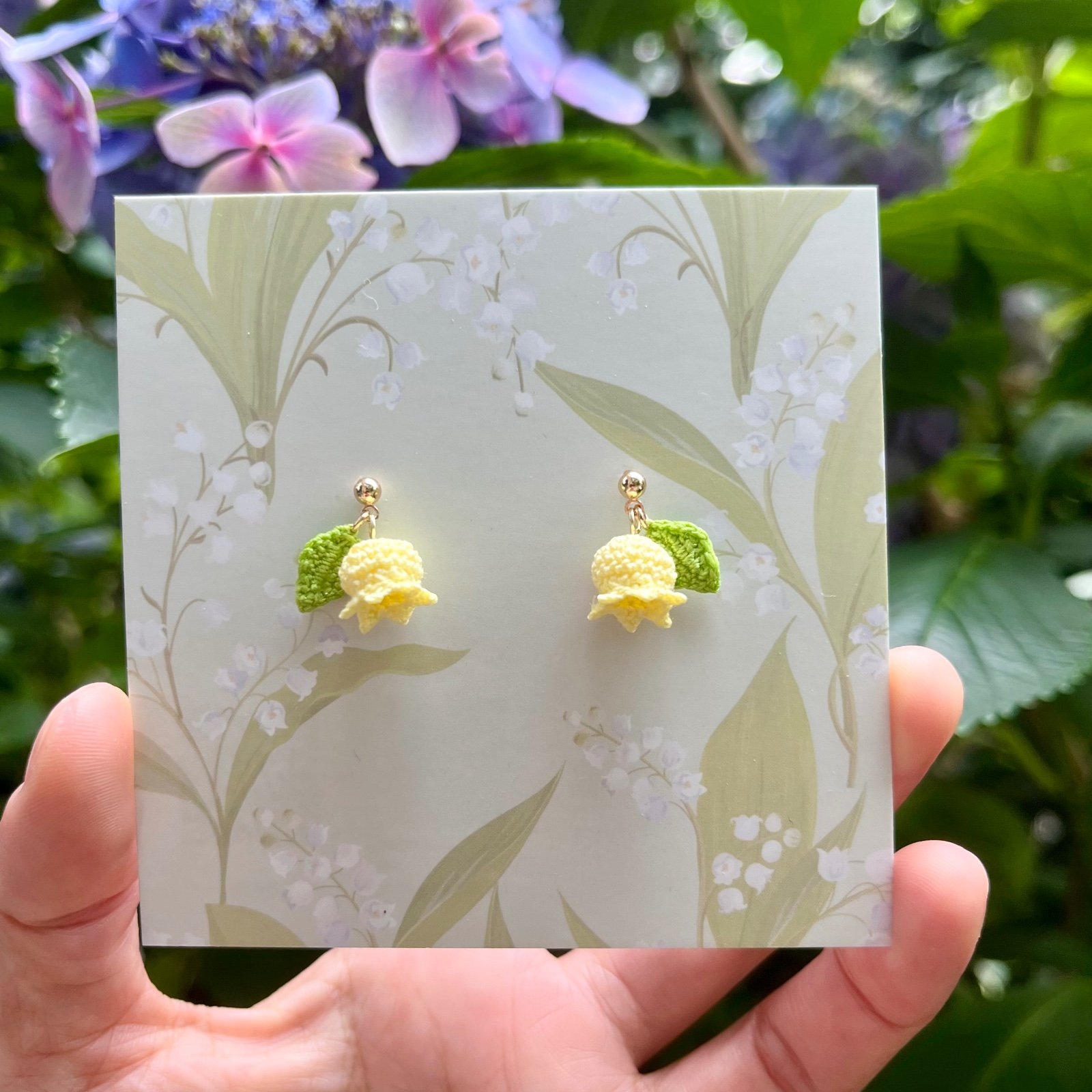 Gele Lelietje-van-dalen Oorbellen – Microgehaakt met groene blaadjes - 88596 Gele Lelietje-van-dalen Oorbellen – Microgehaakt met groene blaadjes