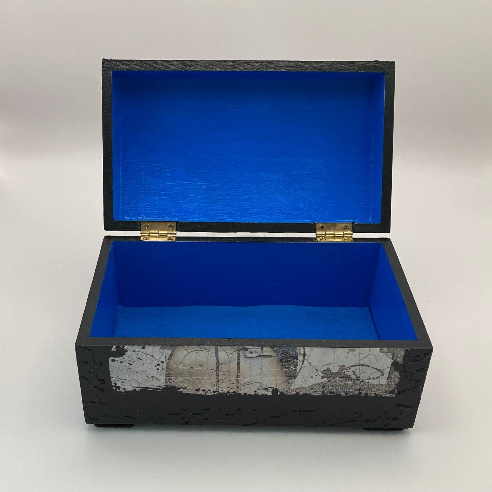 Grenen kistje ‘The Silence Between Wings’ voor interieur of cadeau - 85980 Handgedecoreerde houten sieradendoos ‘The Silence Between Wings’