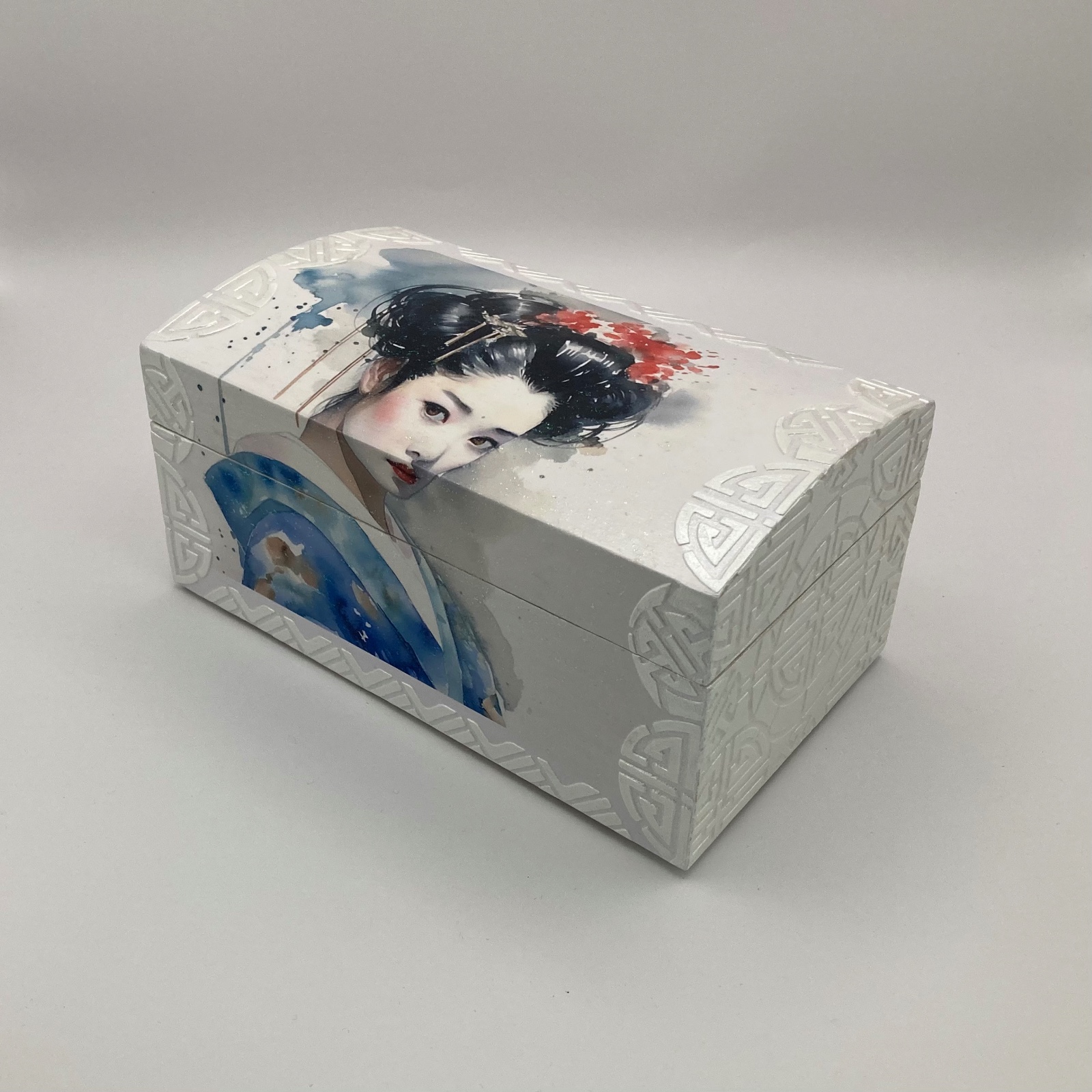 Handgedecoreerd kistje ‘Asian Beauty 2’ voor interieur of cadeau - 84183 Handgedecoreerde houten sieradendoos ‘Asian Lady’