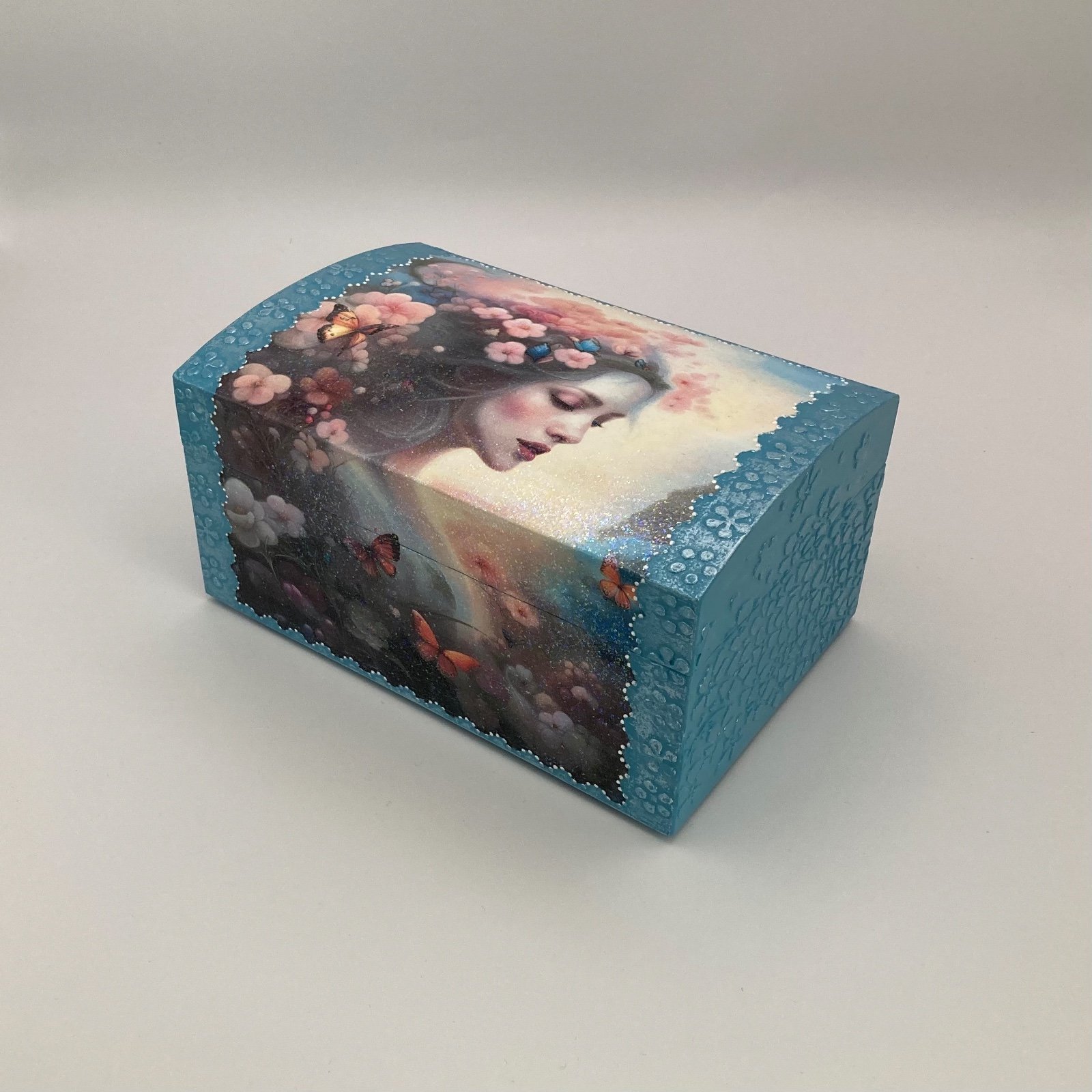 Handgedecoreerd kistje ‘Flower Girl’ voor interieur of cadeau - 83987 Handgedecoreerde bamboe sieradendoos ‘Flower Girl’