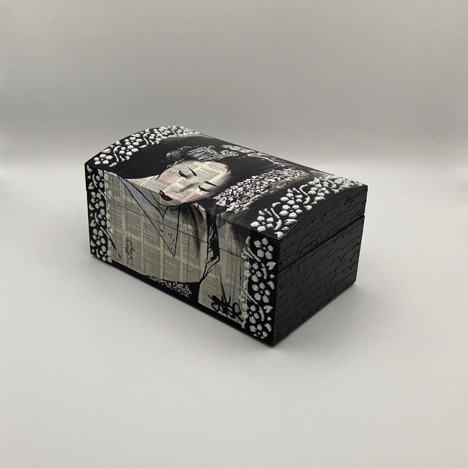 Handgedecoreerd kistje ‘Geisha’ voor interieur of cadeau - 85103 Handgedecoreerde houten sieradendoos ‘Geisha’