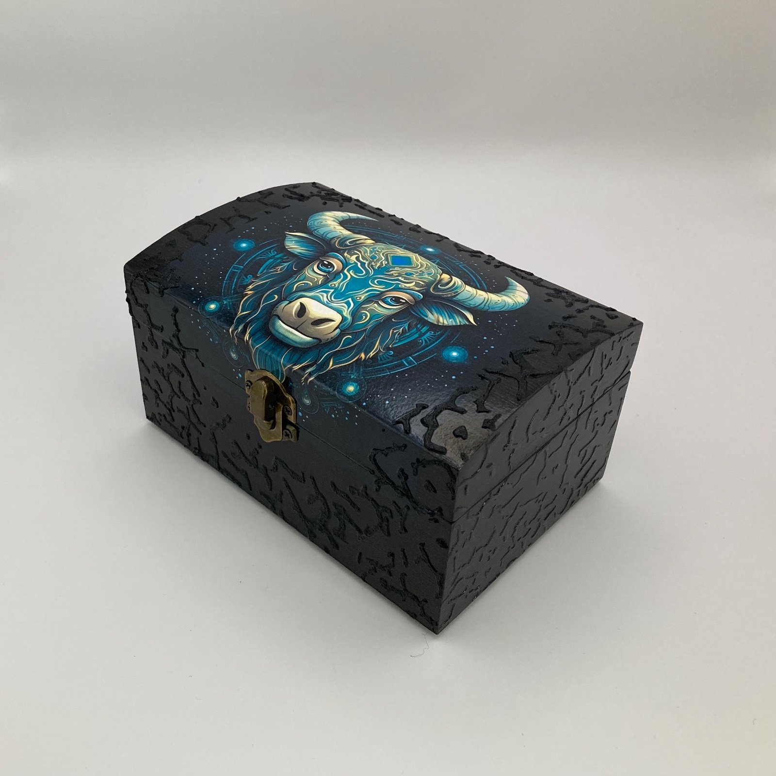 Handgedecoreerd kistje ‘Taurus’ voor interieur of cadeau - 84000 Handgedecoreerde bamboe sieradendoos met het sterrenbeeld ‘Stier’