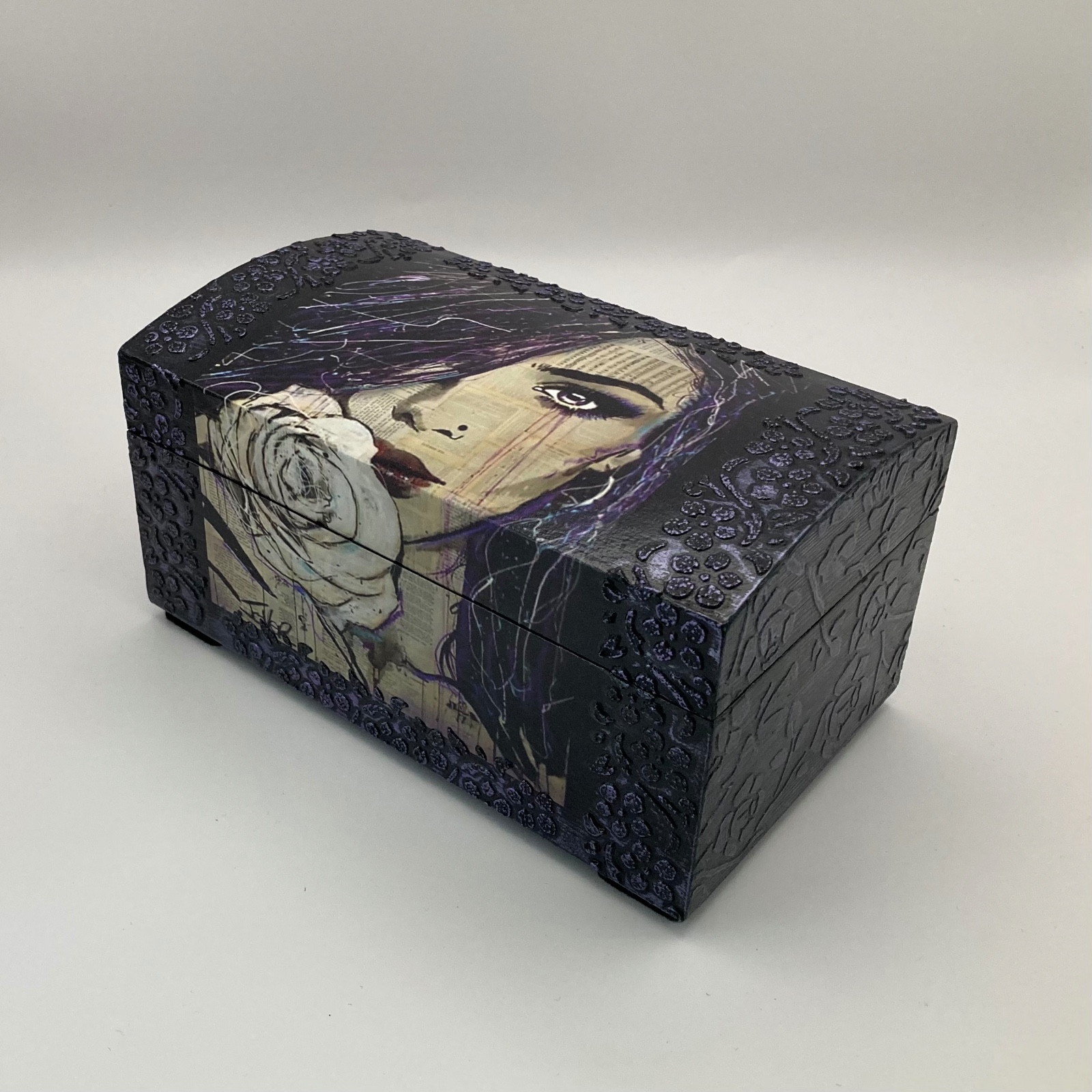 Handgedecoreerd kistje ‘White Rose’ voor interieur of cadeau - 84880 Handgedecoreerde houten sieradendoos ‘White Rose’