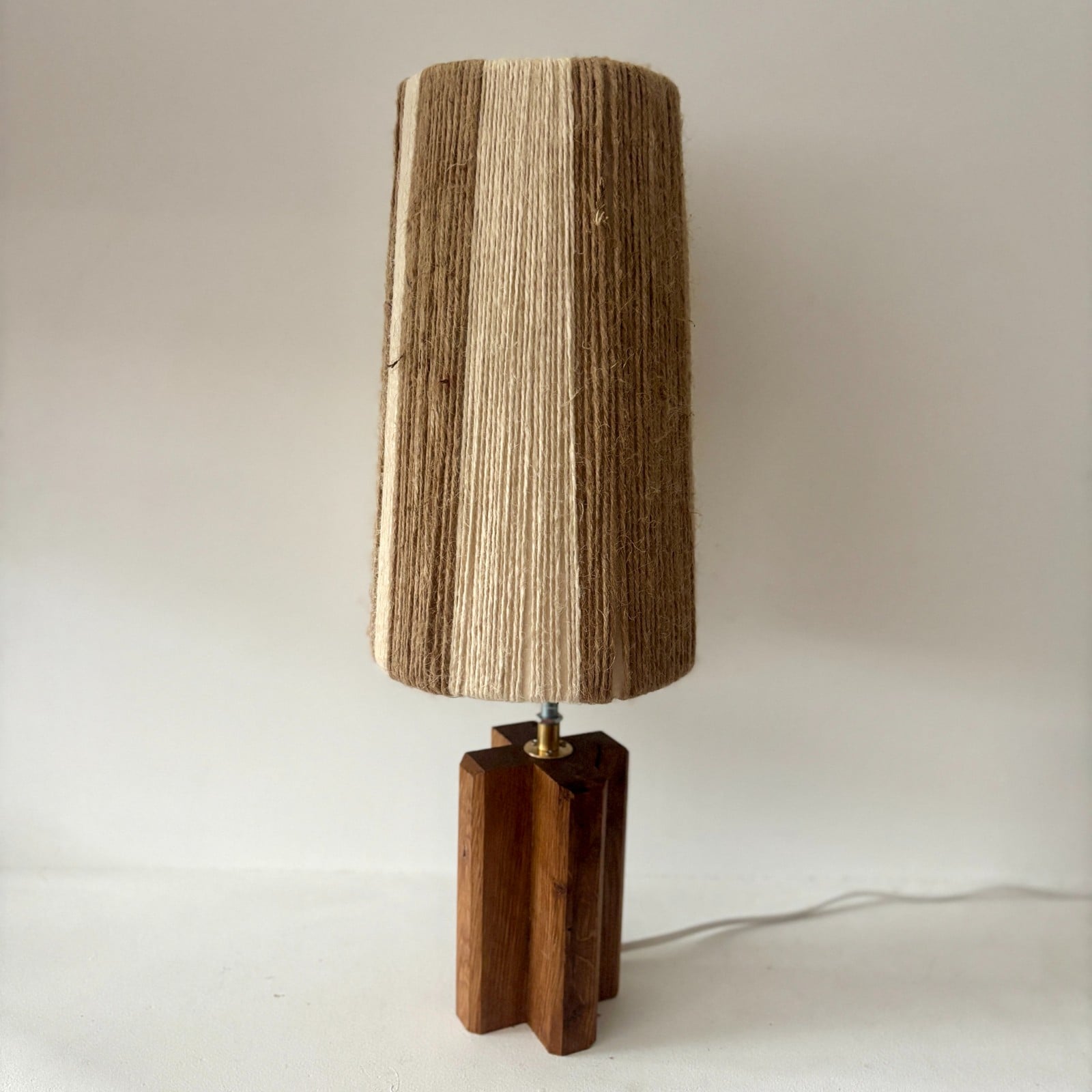 Handgemaakte lamp met stoere voet - 86311 Handgemaakte lamp met stoere voet