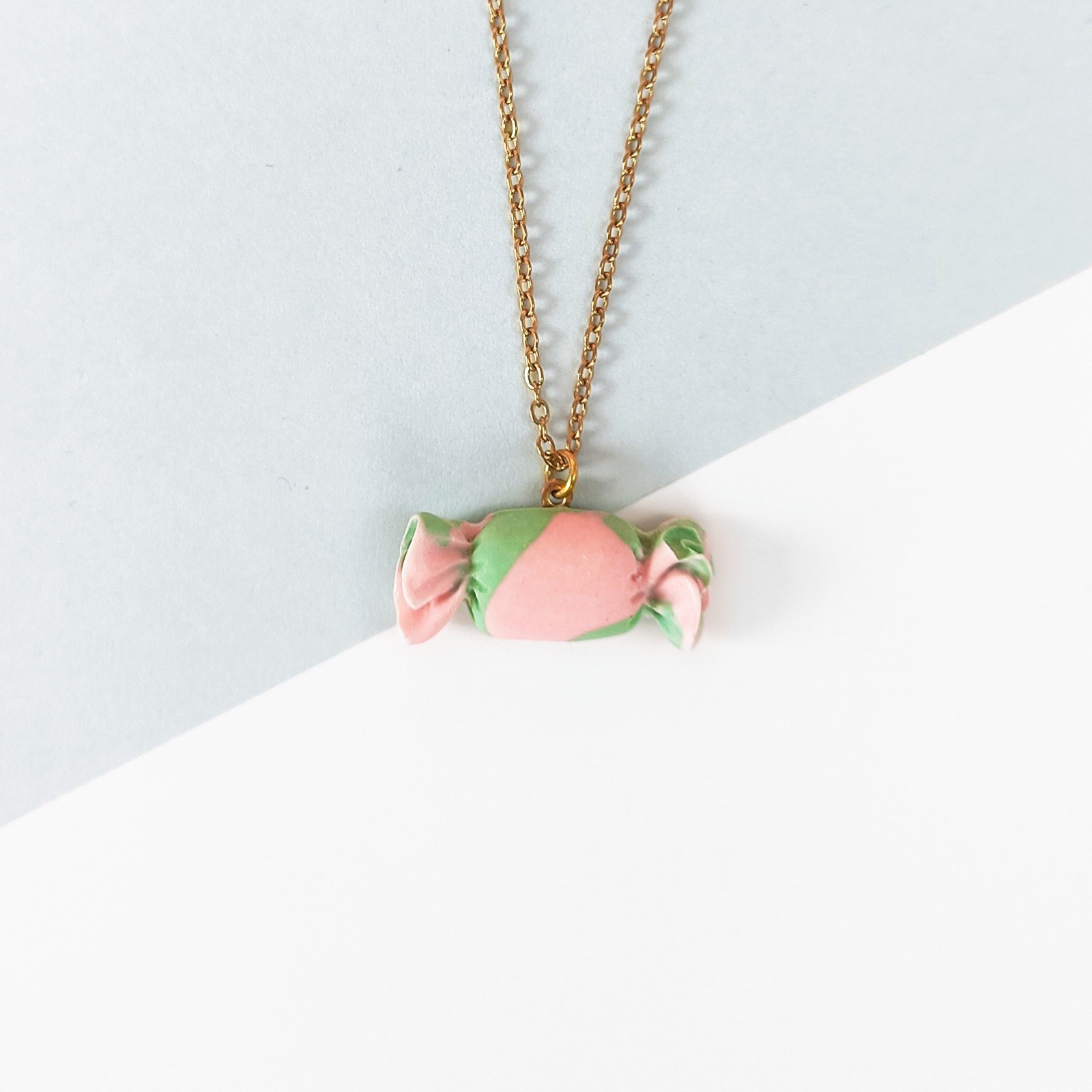 Ketting met roze en groen snoepje - 85614 Ketting met roze en groen snoepje
