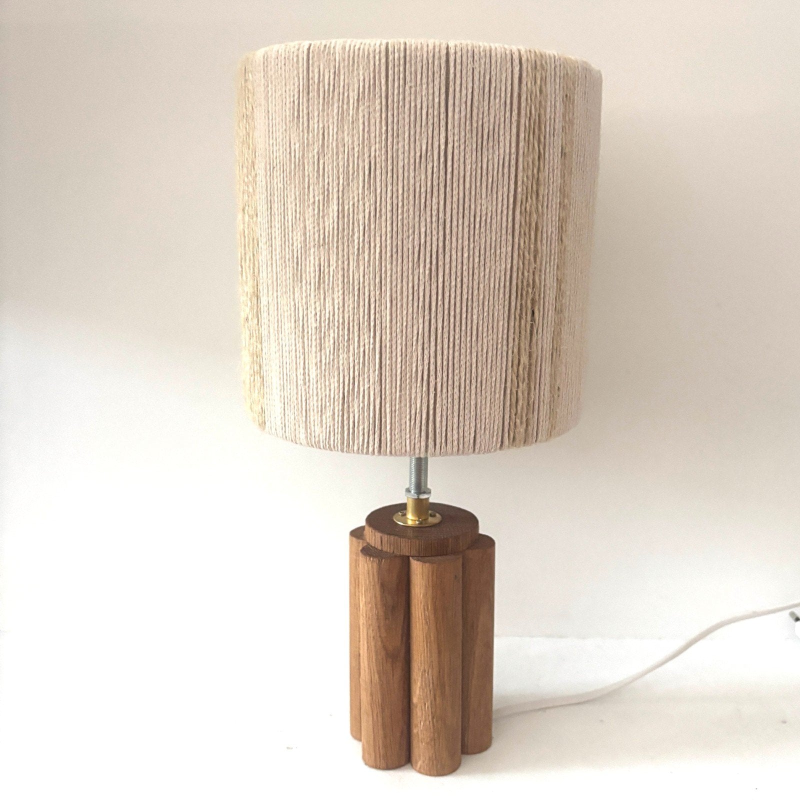 Lampje met orgineel model voet handgemaakt H0033 - 84156 Lampje met orgineel model voet handgemaakt