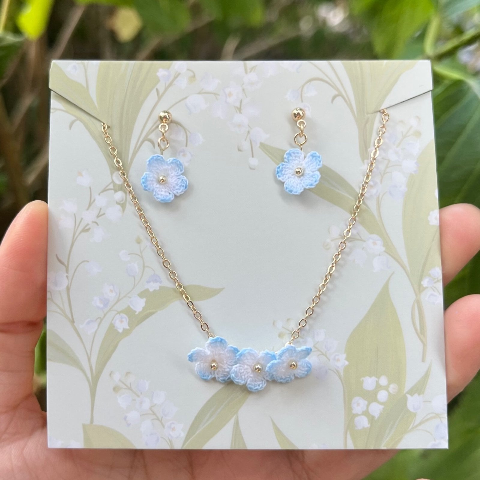 Micro Gehaakte Vergeet-Mij-Niet Sieradenset – Hangende Oorbellen & … - 84649 Micro Gehaakte Vergeet-Mij-Niet Sieradenset – Hangende Oorbellen & Ketting