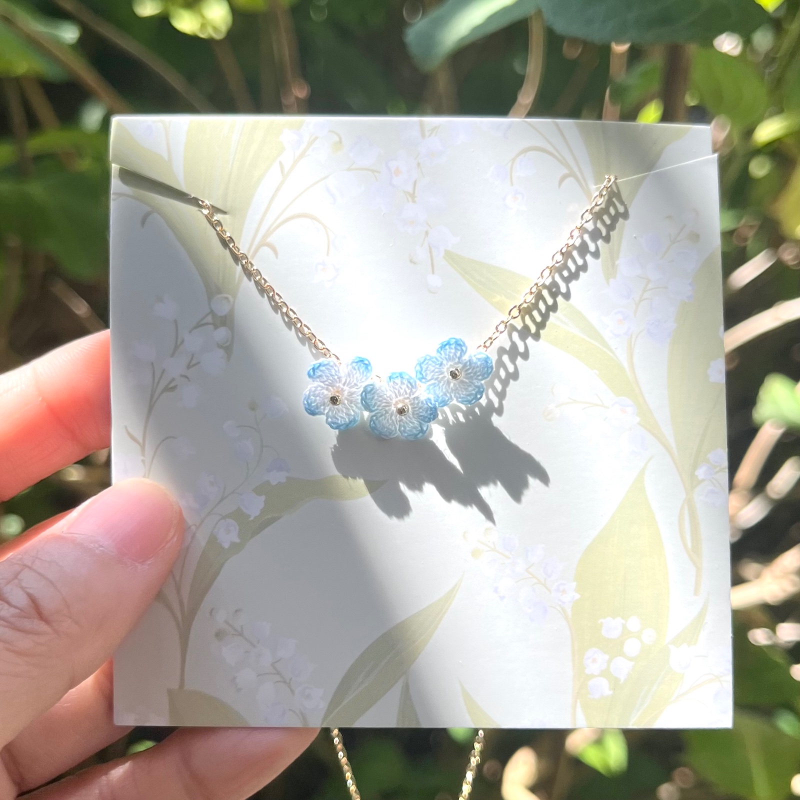 Micro Gehaakte Vergeet-Mij-Niet Sieradenset – Hangende Oorbellen & … - 84653 Micro Gehaakte Vergeet-Mij-Niet Sieradenset – Hangende Oorbellen & Ketting