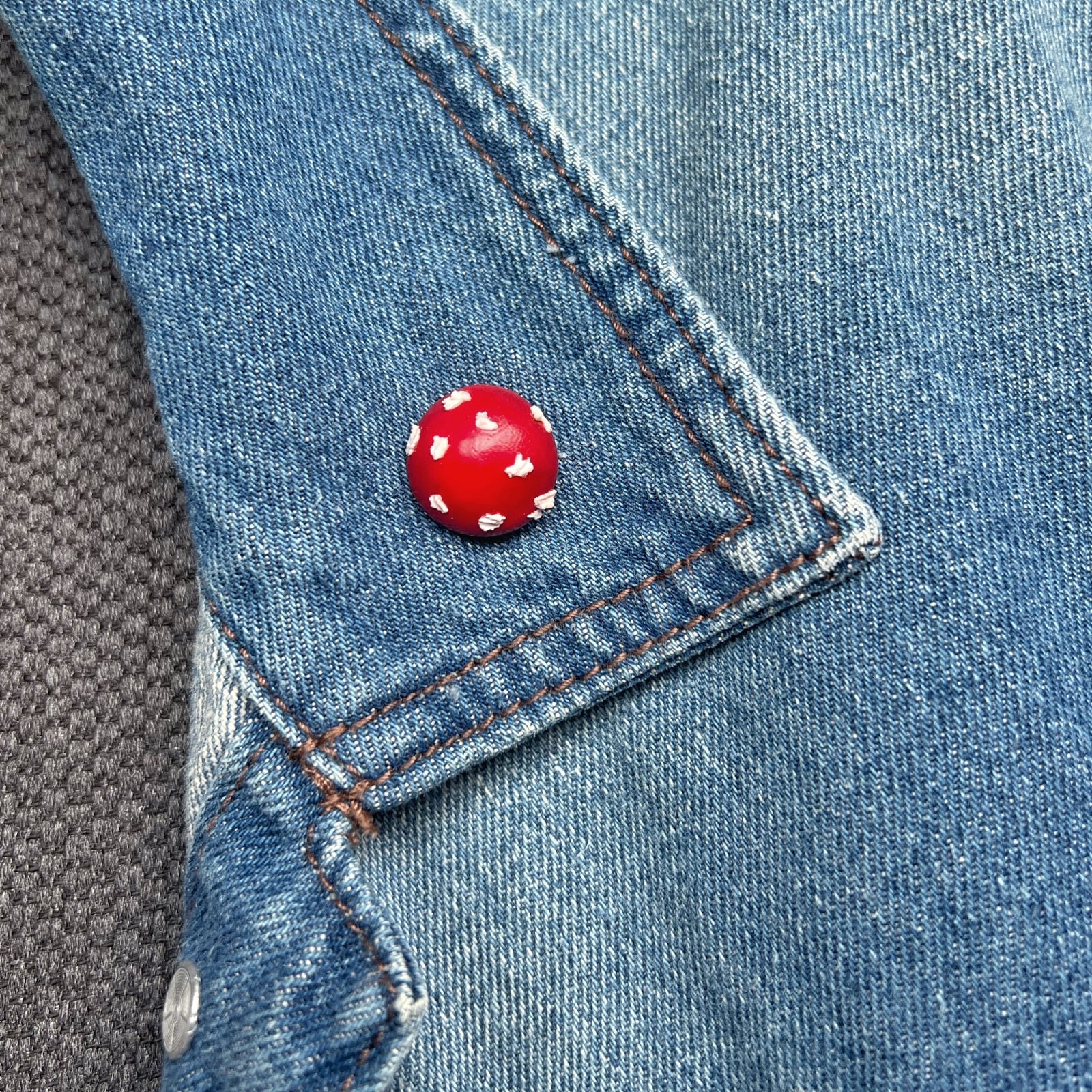 Paddenstoel pin voor tas of kleding